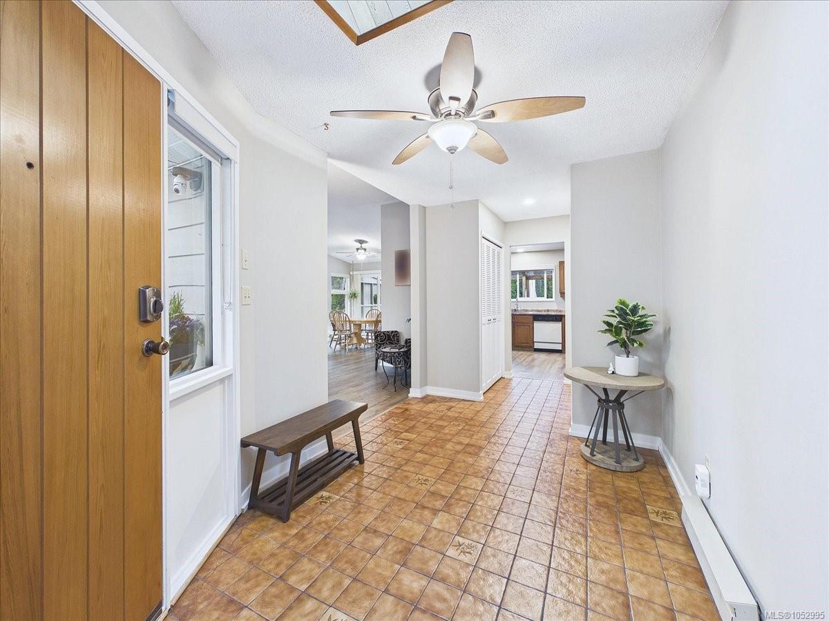 895 Brentwood Hts — listing photo 10 of 50