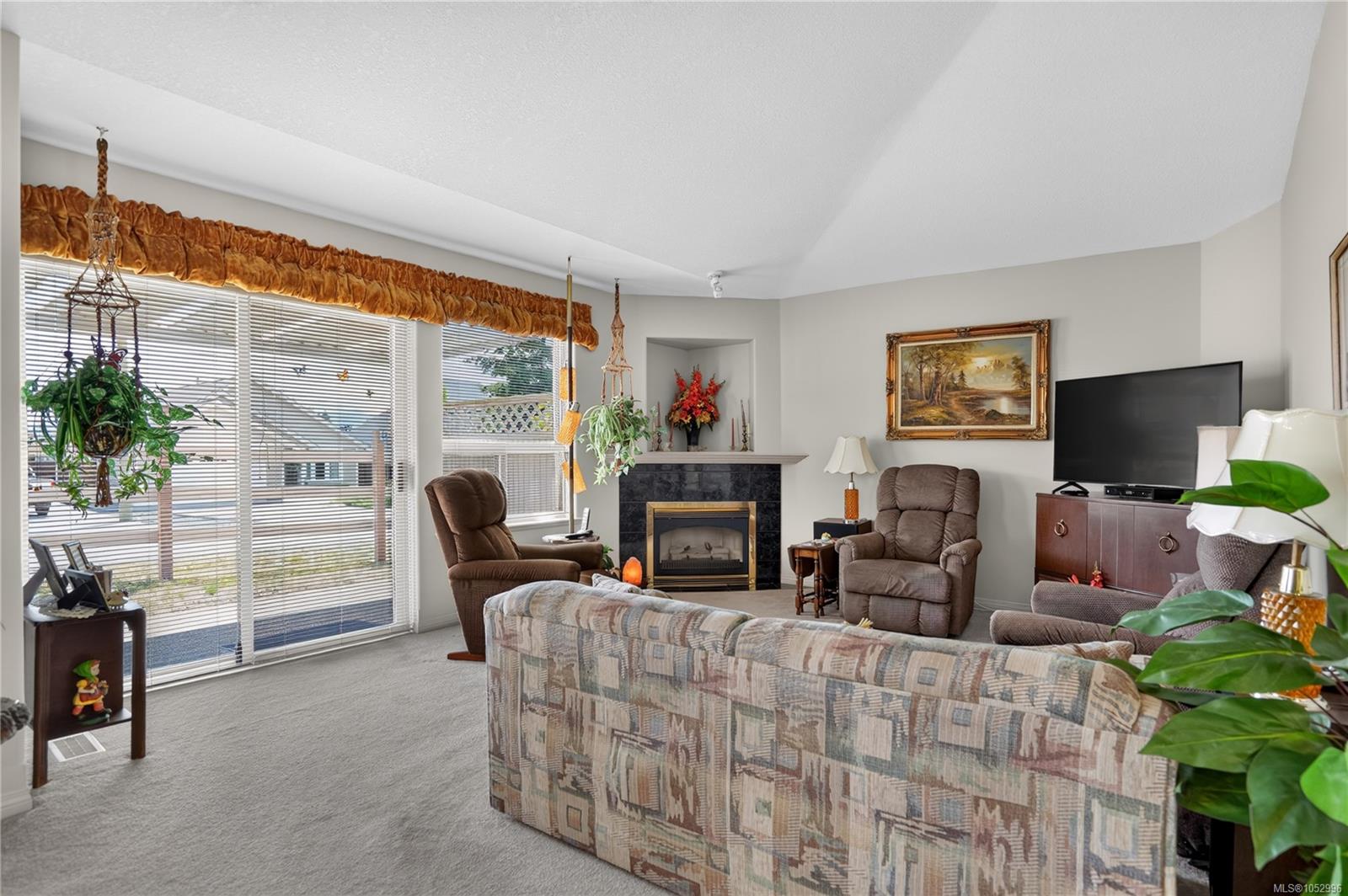 9-5608 Strathcona St — listing photo 3 of 31