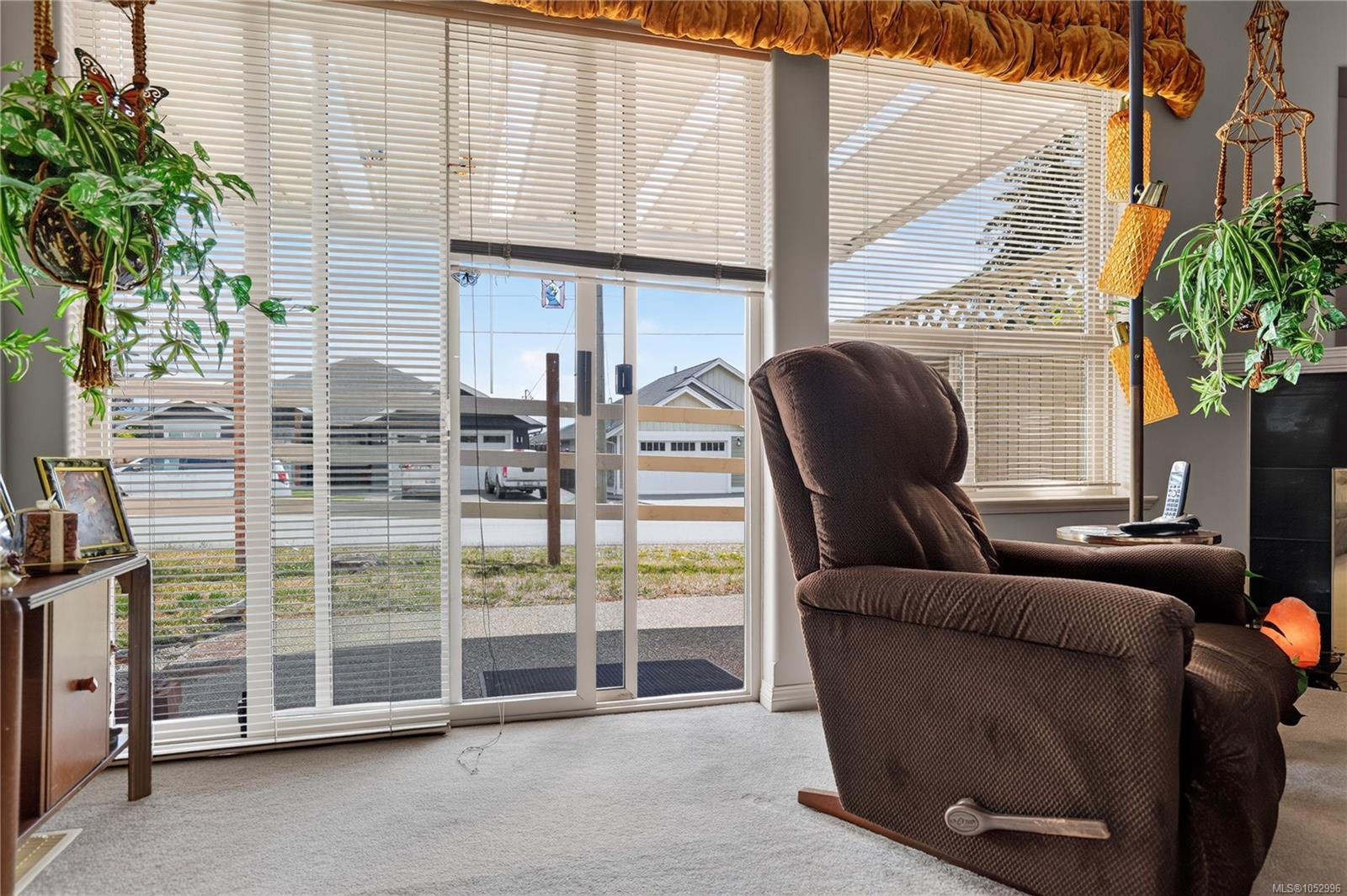 9-5608 Strathcona St — listing photo 7 of 31