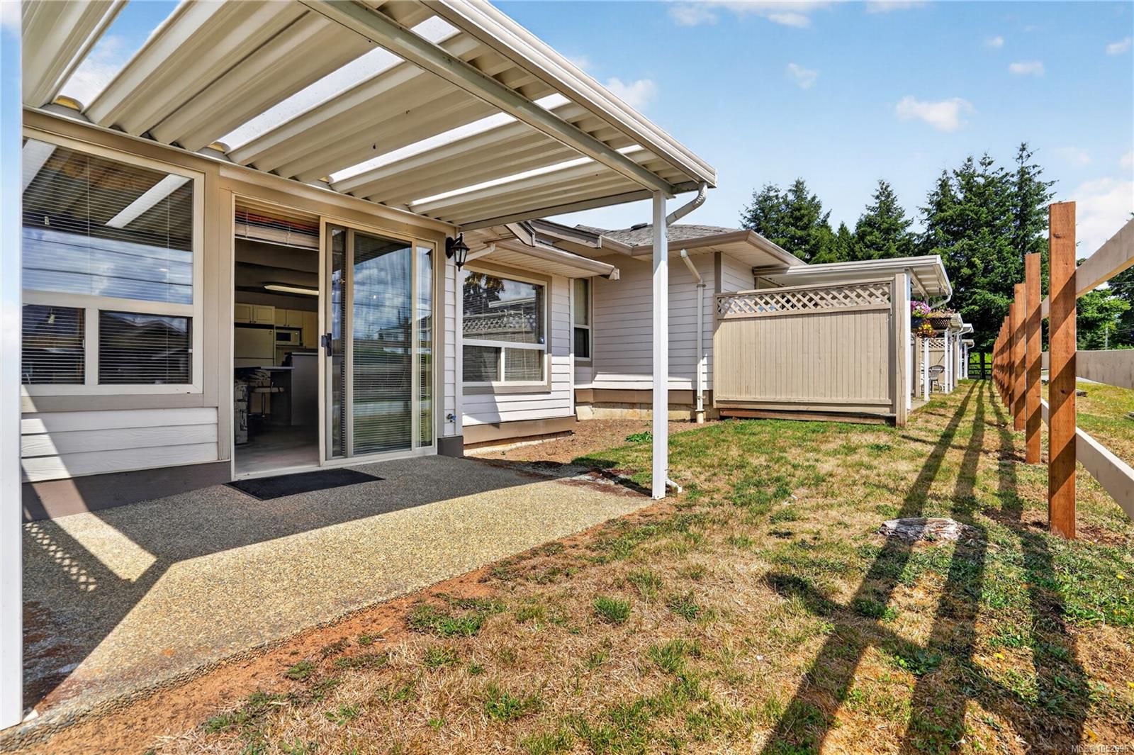 9-5608 Strathcona St — listing photo 8 of 31