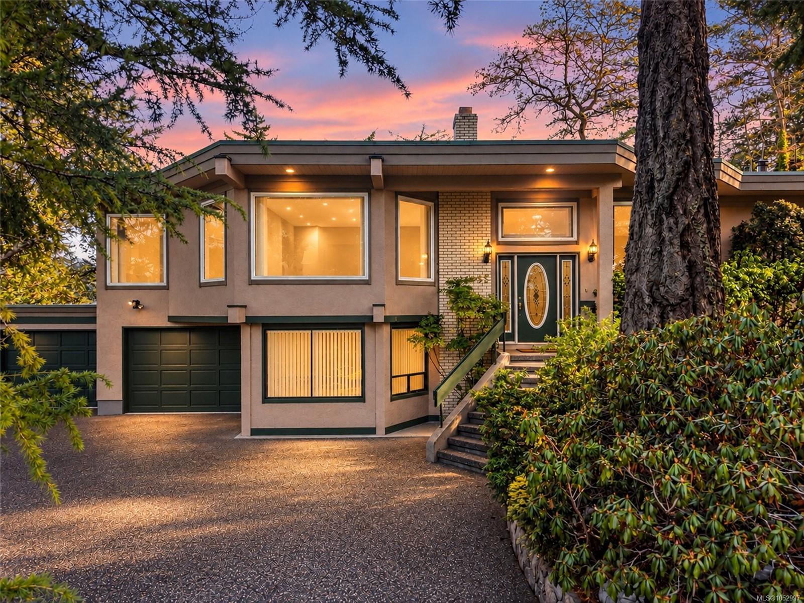 1055 Thistlewood Dr, Saanich