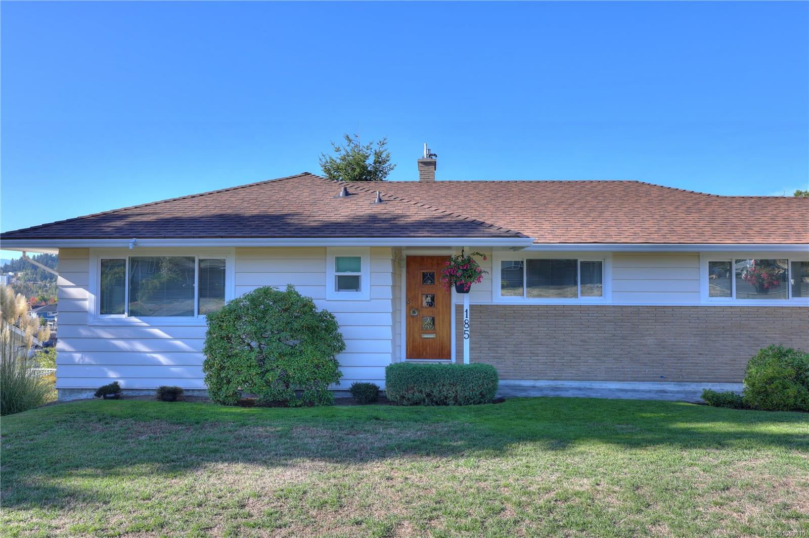 185 Garner Cres — listing photo 6 of 69