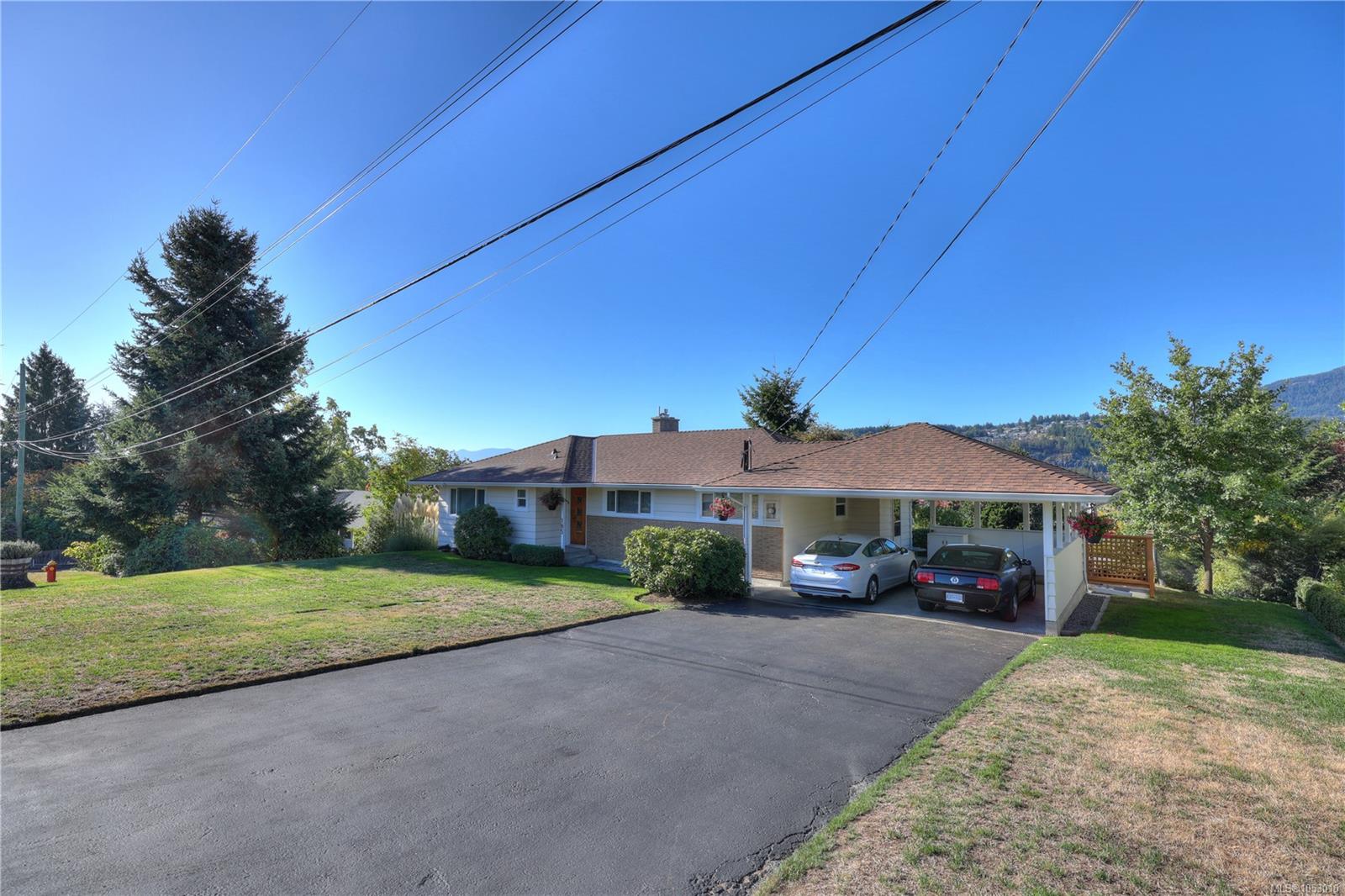 185 Garner Cres — listing photo 7 of 69