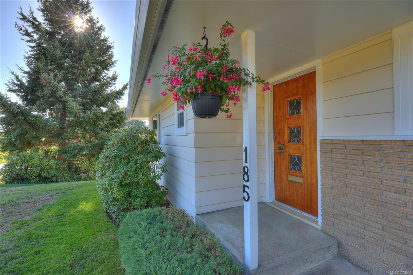 185 Garner Cres — listing photo 9 of 69