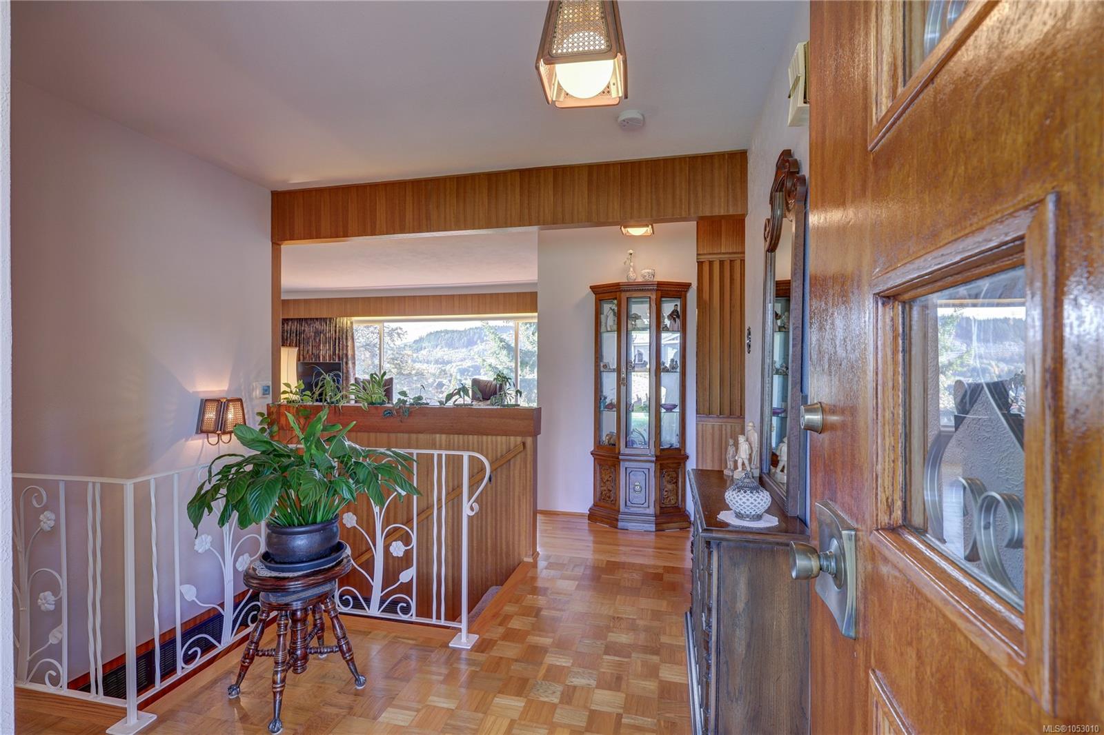 185 Garner Cres — listing photo 10 of 69