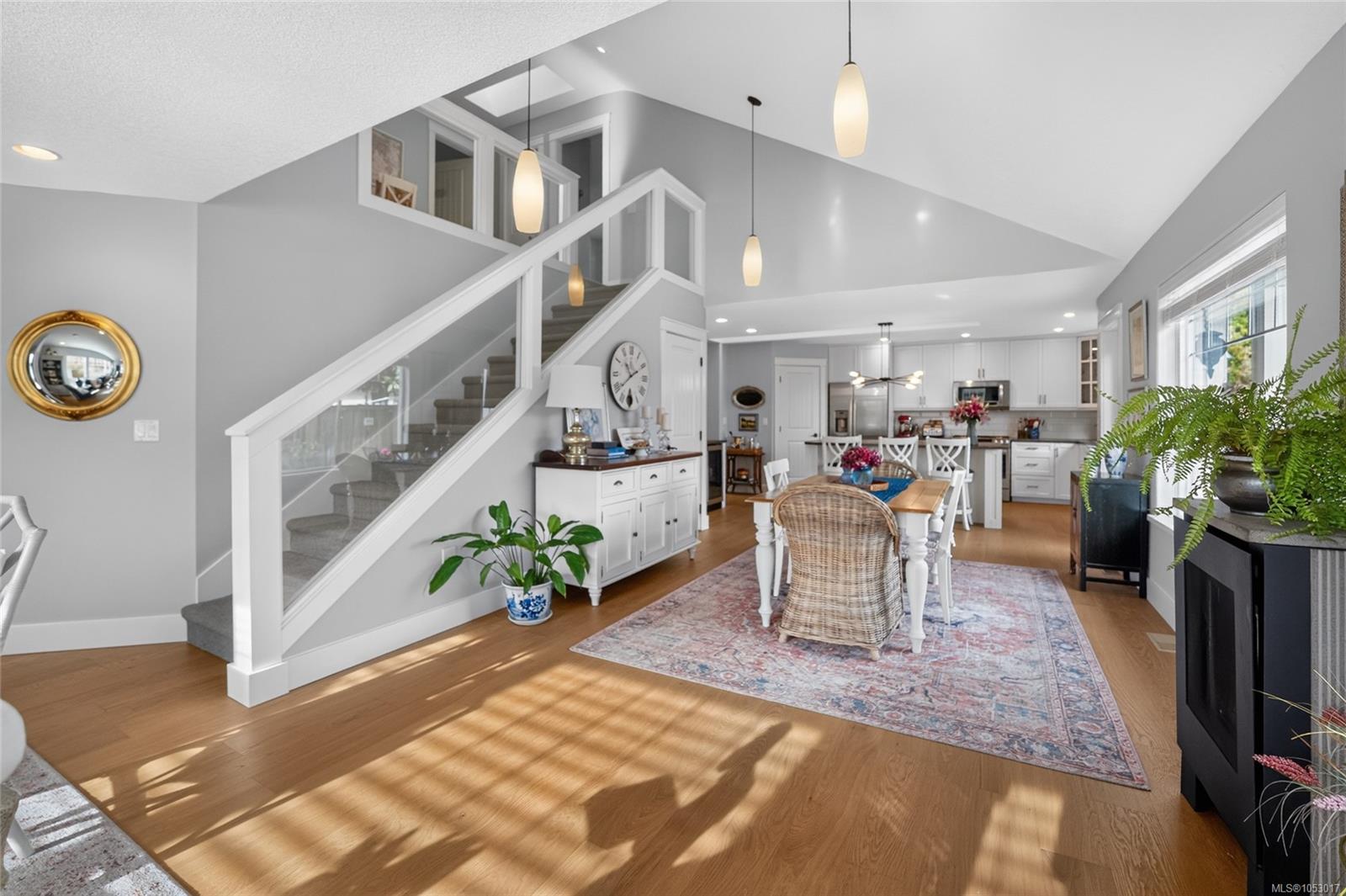 294 Crabapple Cres — listing photo 5 of 59