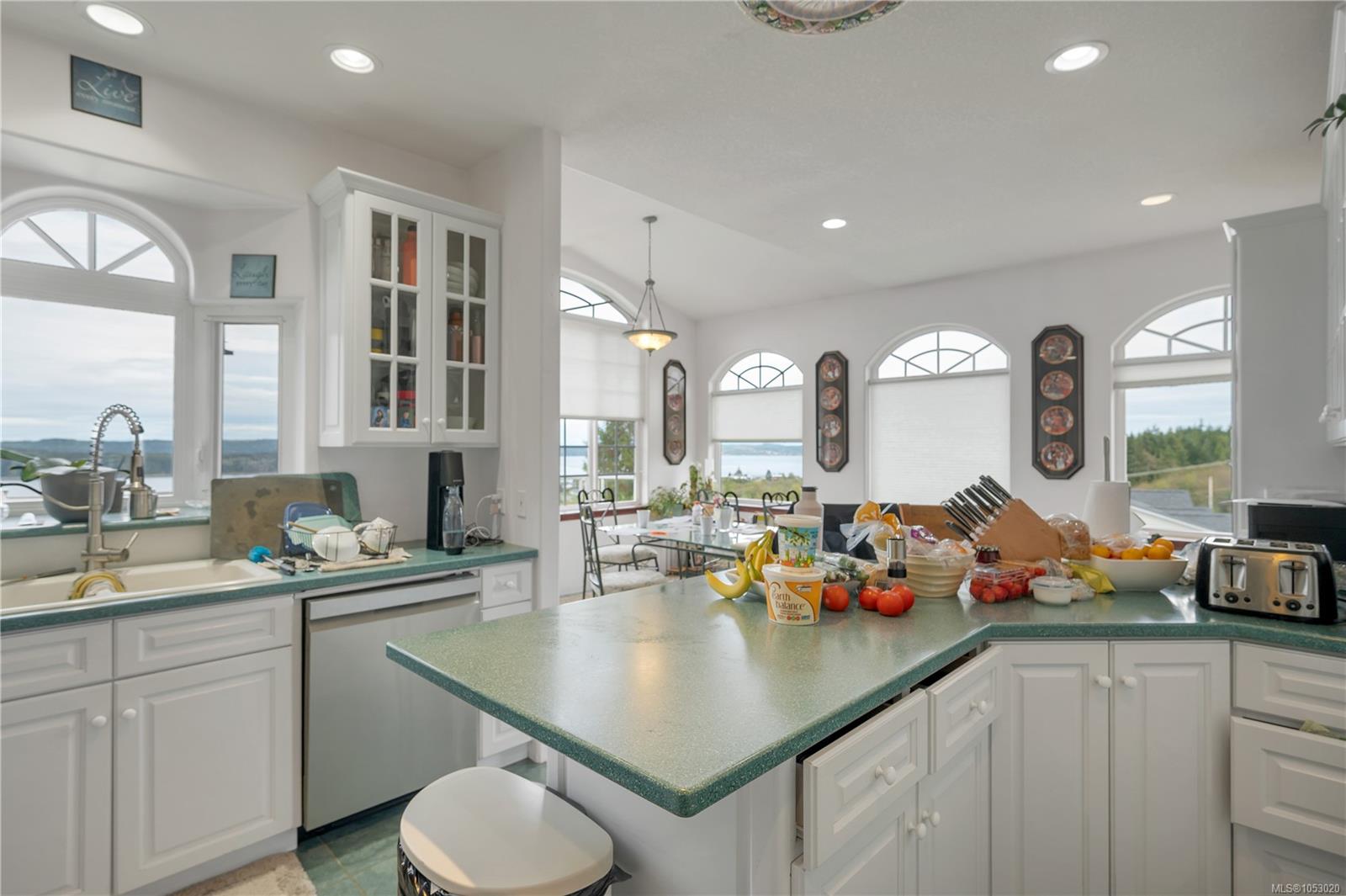 624 Betts Blvd — listing photo 4 of 55