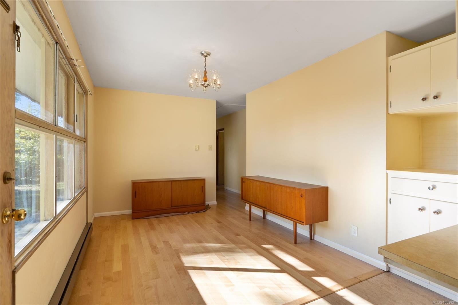 641 Jones Terr — listing photo 9 of 25