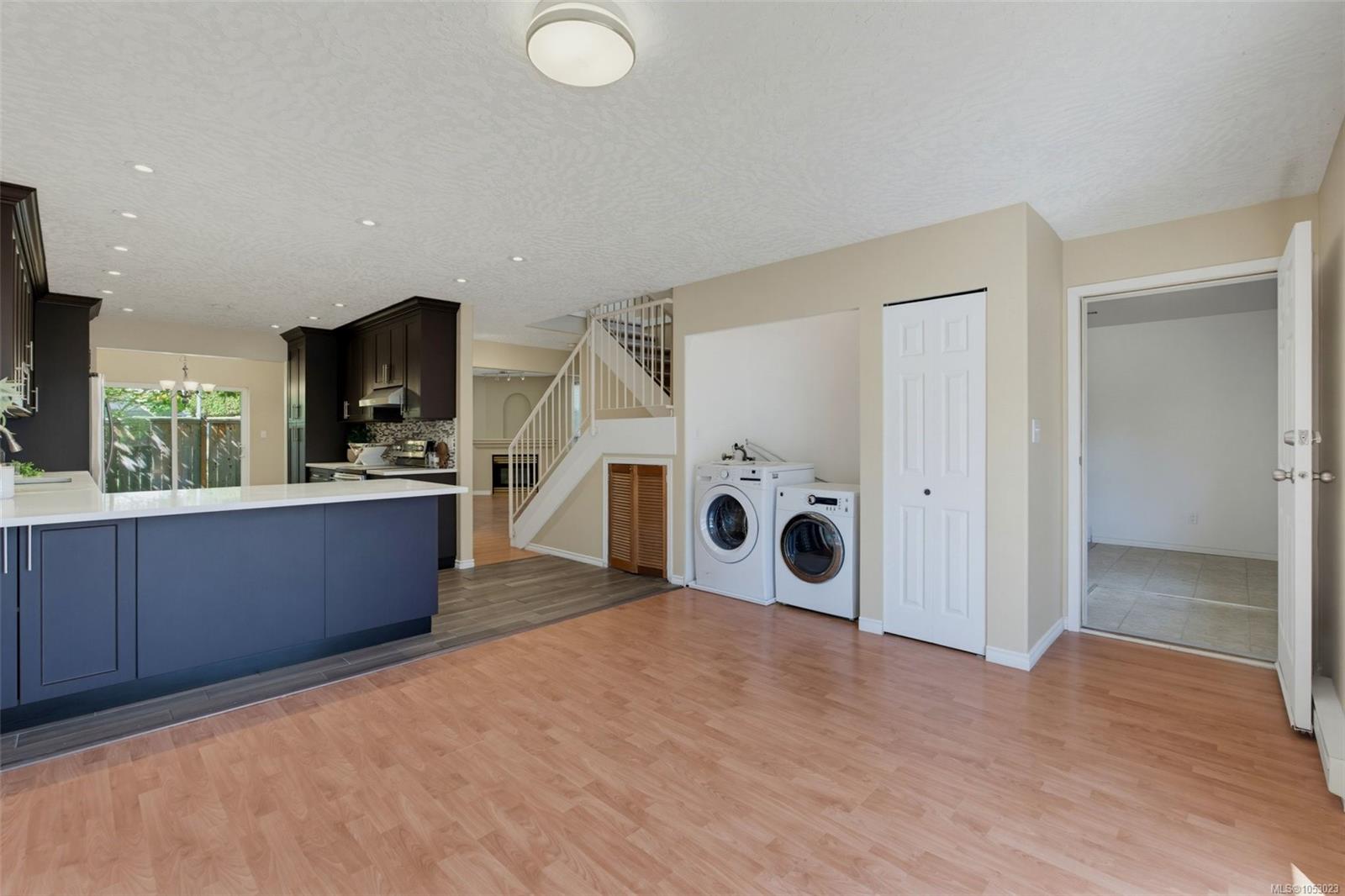 637 Jolly Pl — listing photo 13 of 42