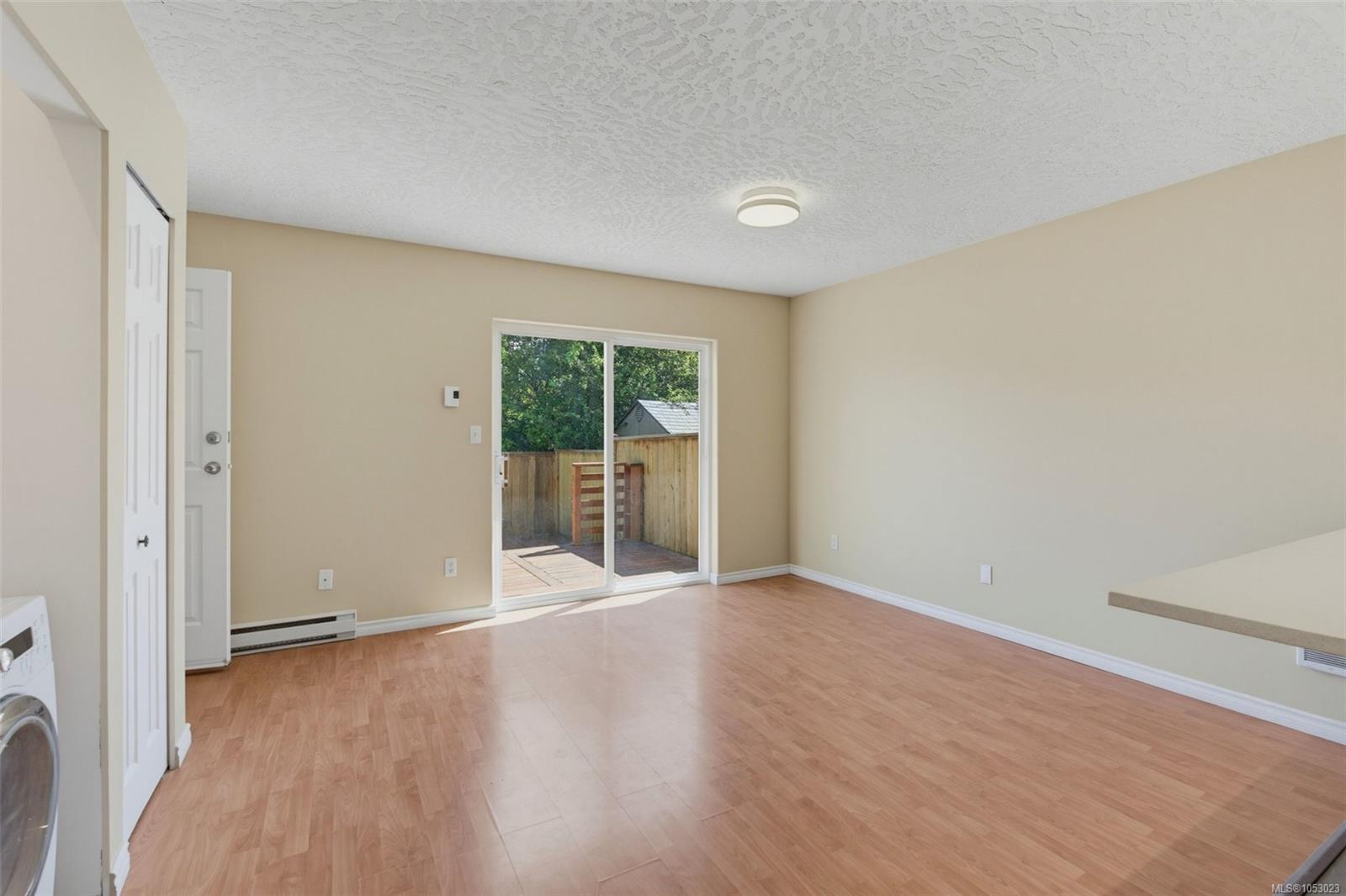 637 Jolly Pl — listing photo 14 of 42