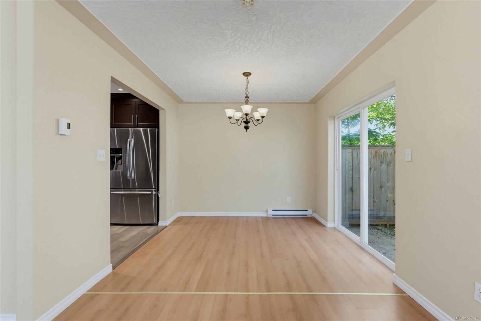 637 Jolly Pl — listing photo 6 of 42