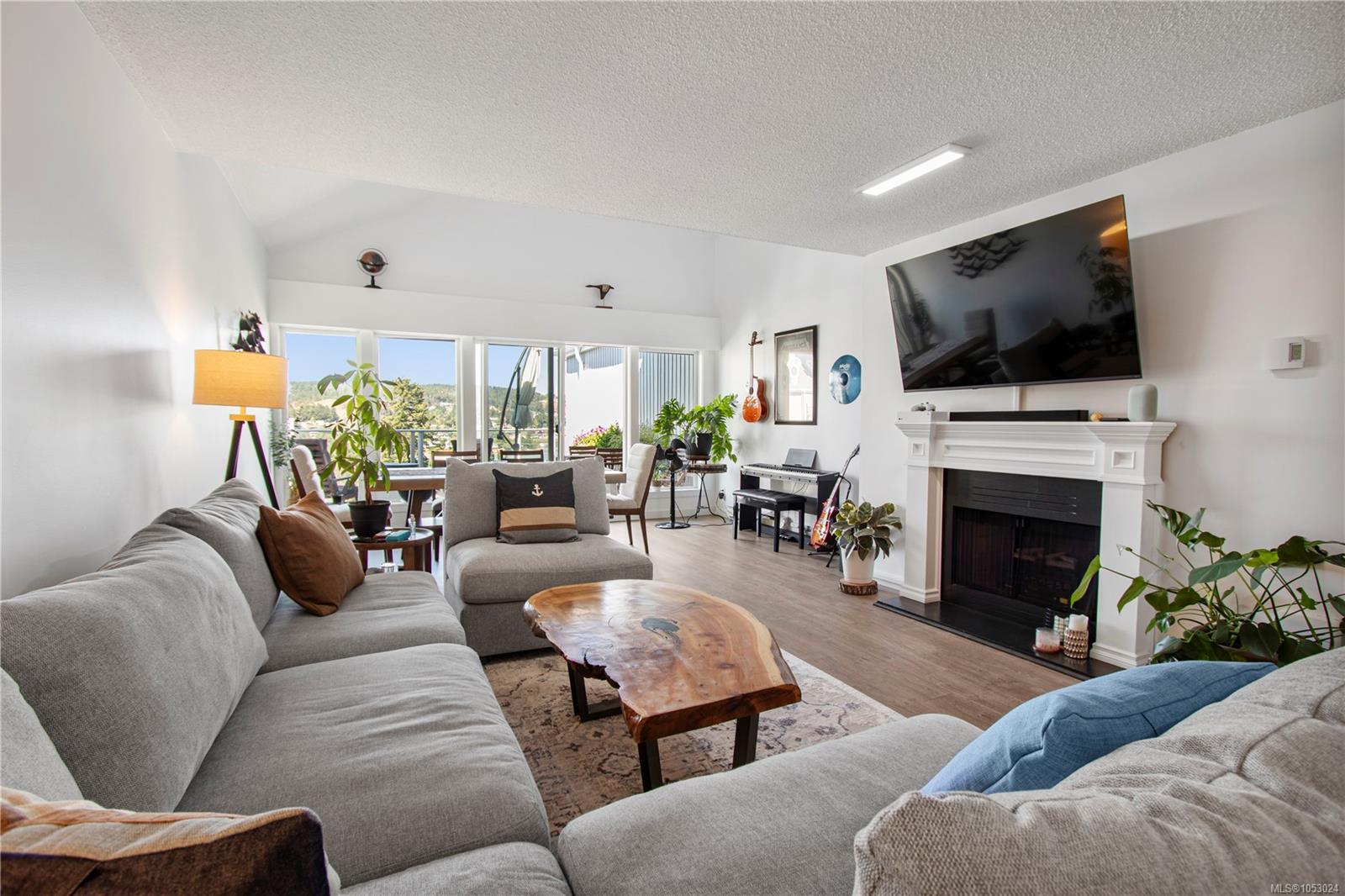 602-2560 Departure Bay Rd — listing photo 13 of 49