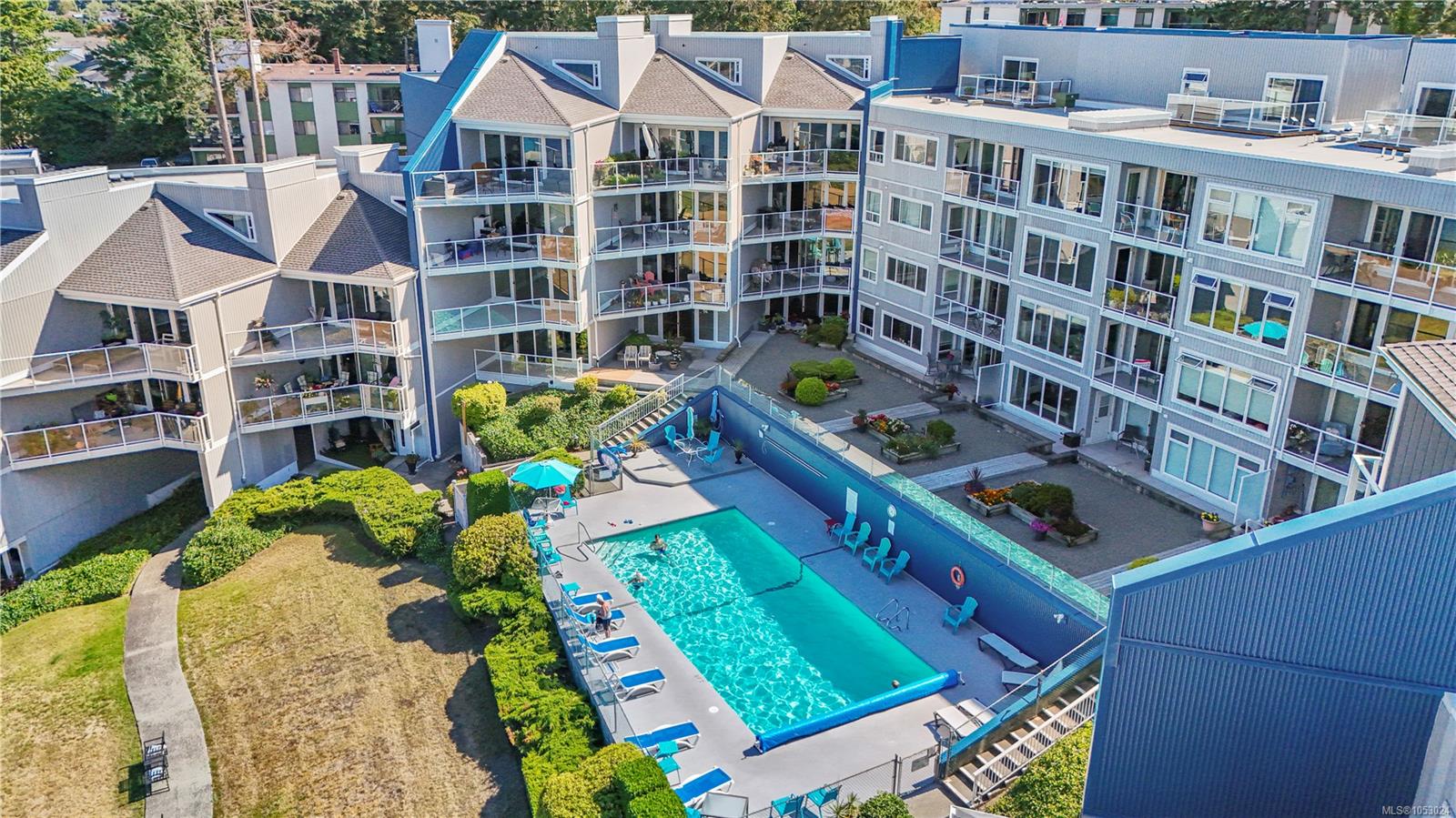 602-2560 Departure Bay Rd — listing photo 3 of 49