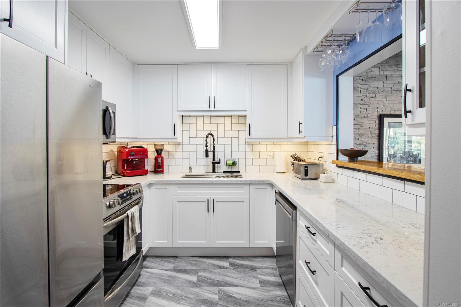 602-2560 Departure Bay Rd — listing photo 6 of 49
