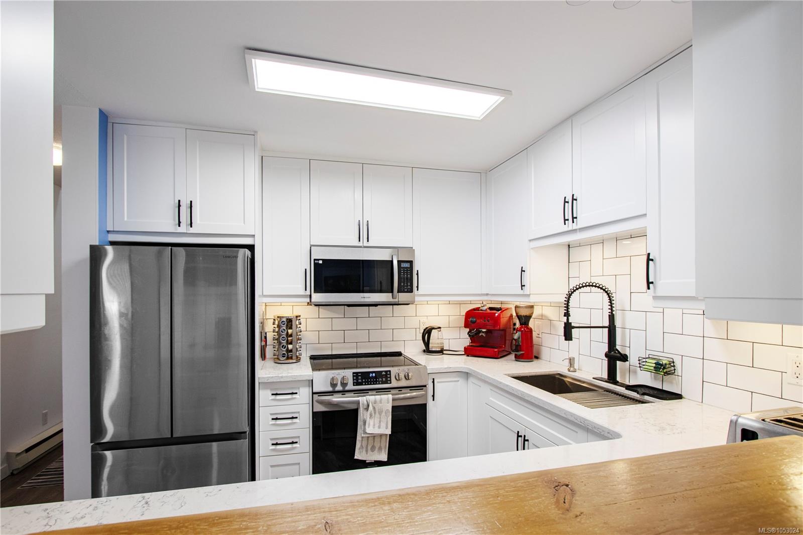 602-2560 Departure Bay Rd — listing photo 9 of 49