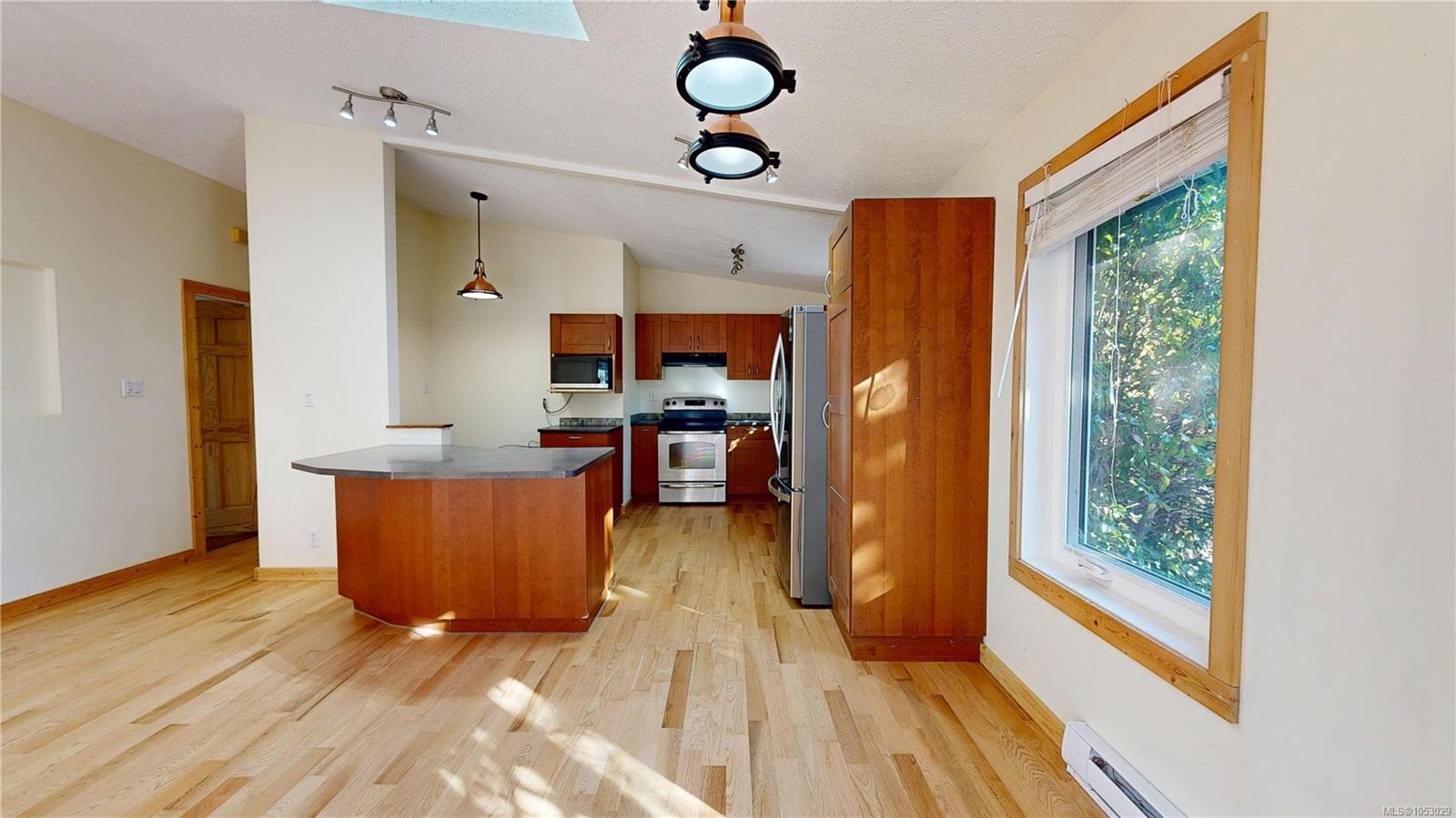 1320 North Rd — listing photo 4 of 61