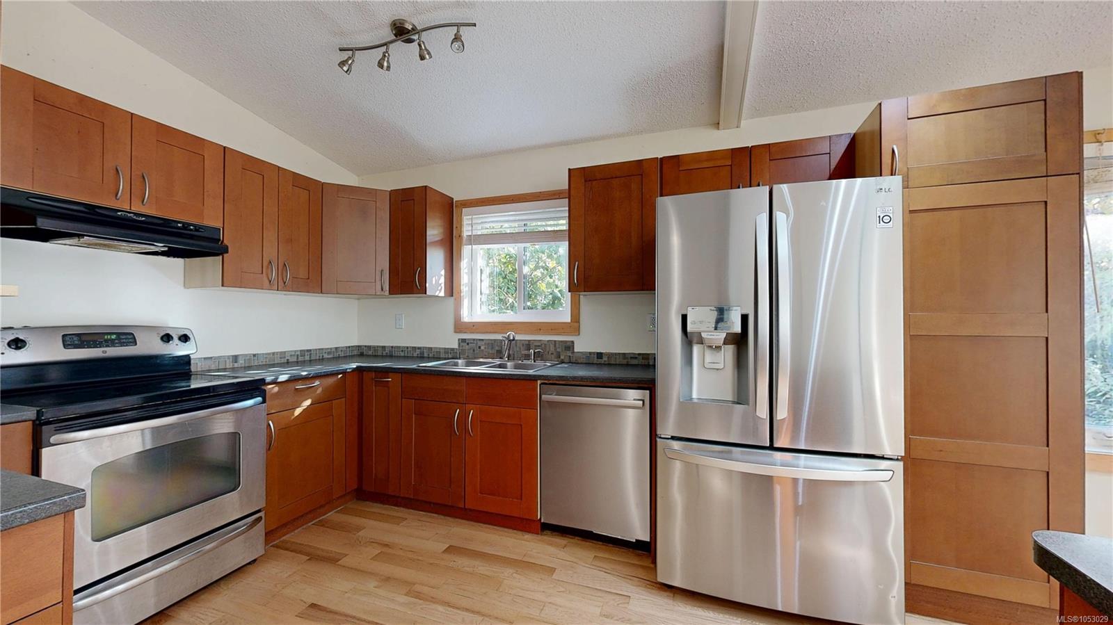 1320 North Rd — listing photo 6 of 61