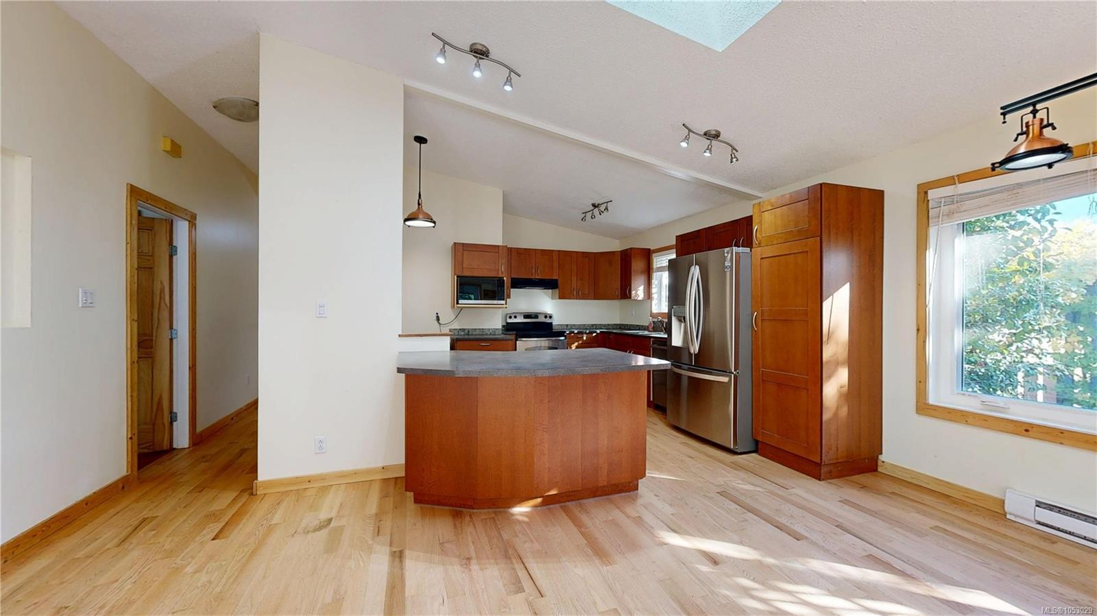 1320 North Rd — listing photo 7 of 61