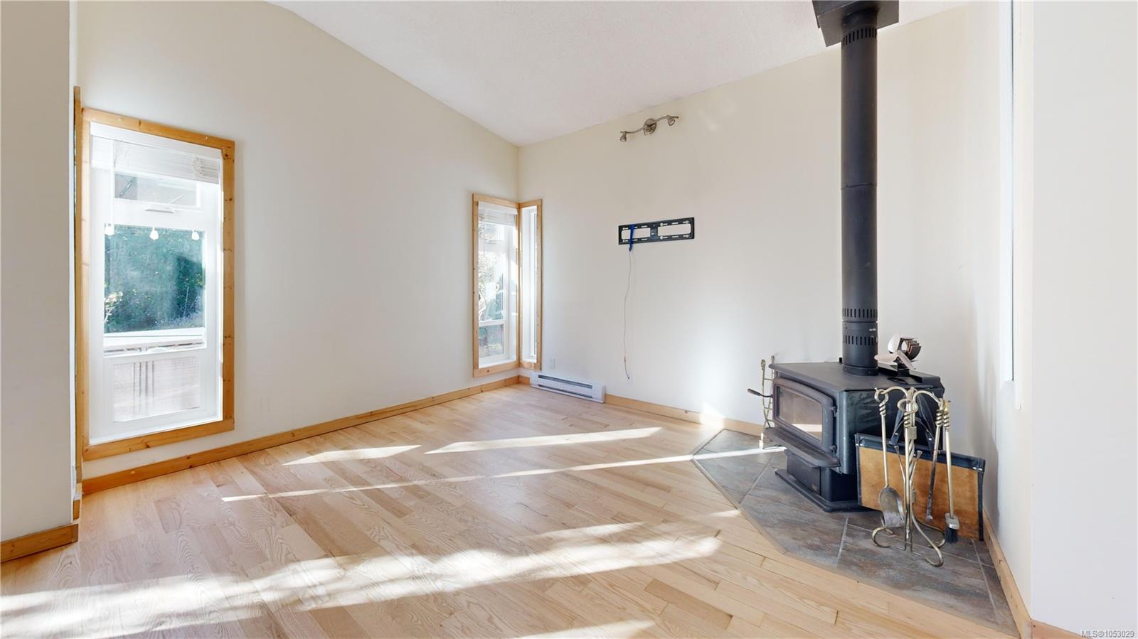 1320 North Rd — listing photo 9 of 61