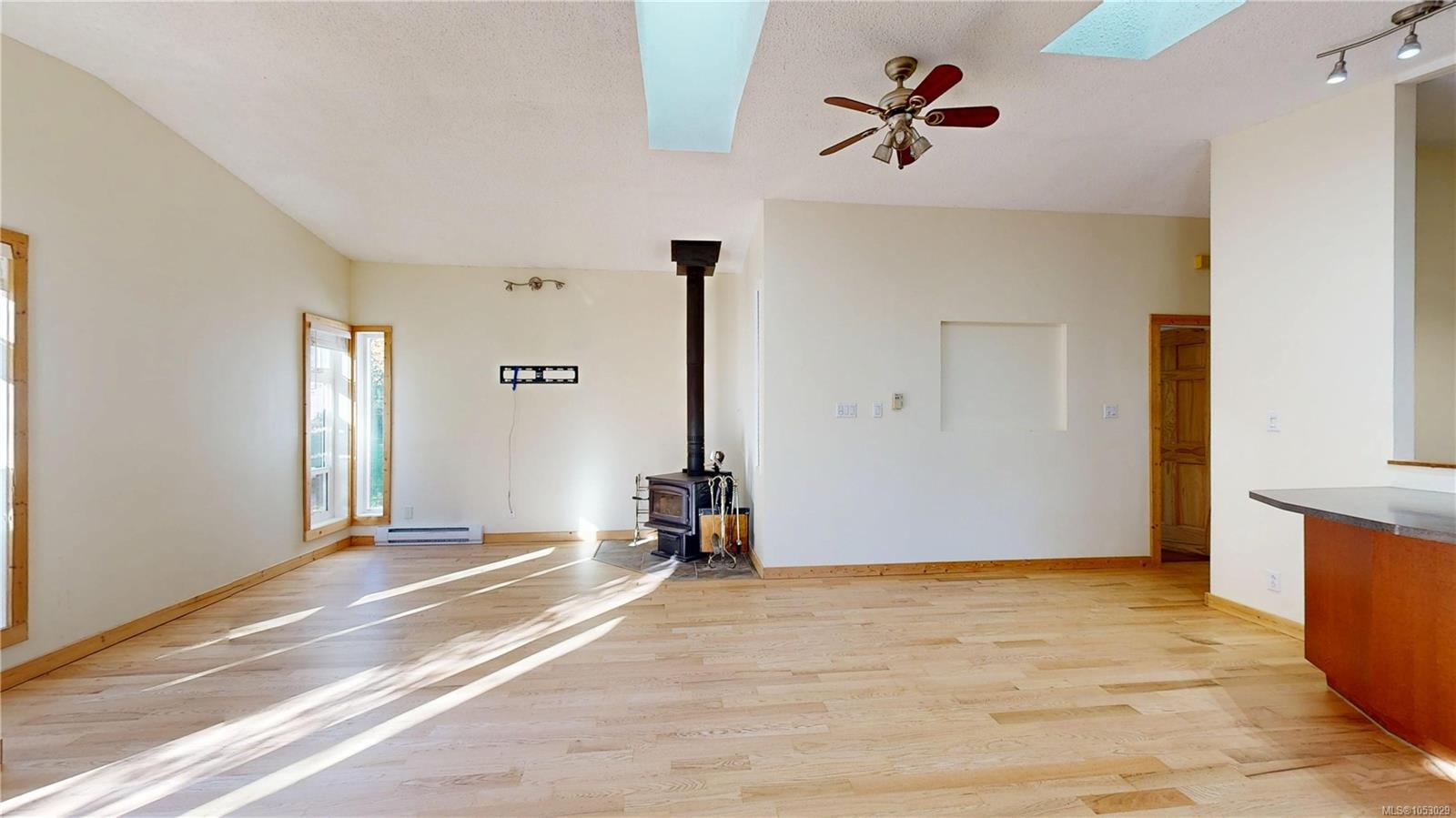 1320 North Rd — listing photo 10 of 61