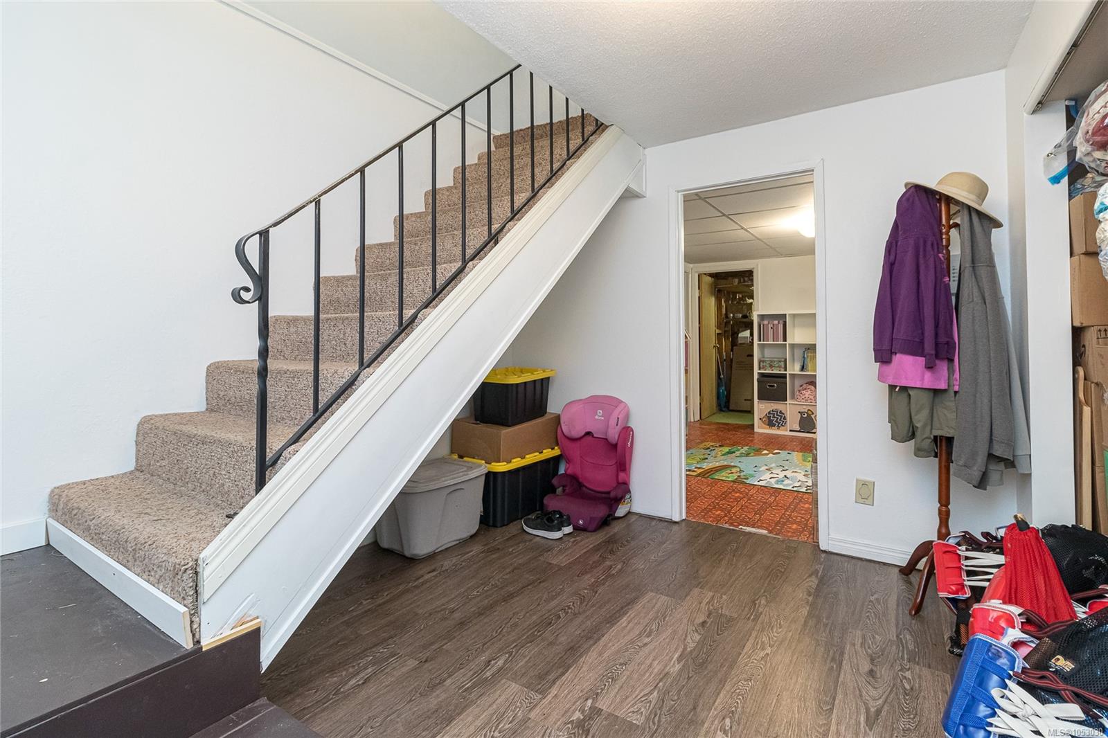 3330 Ravenwood Rd — listing photo 5 of 47