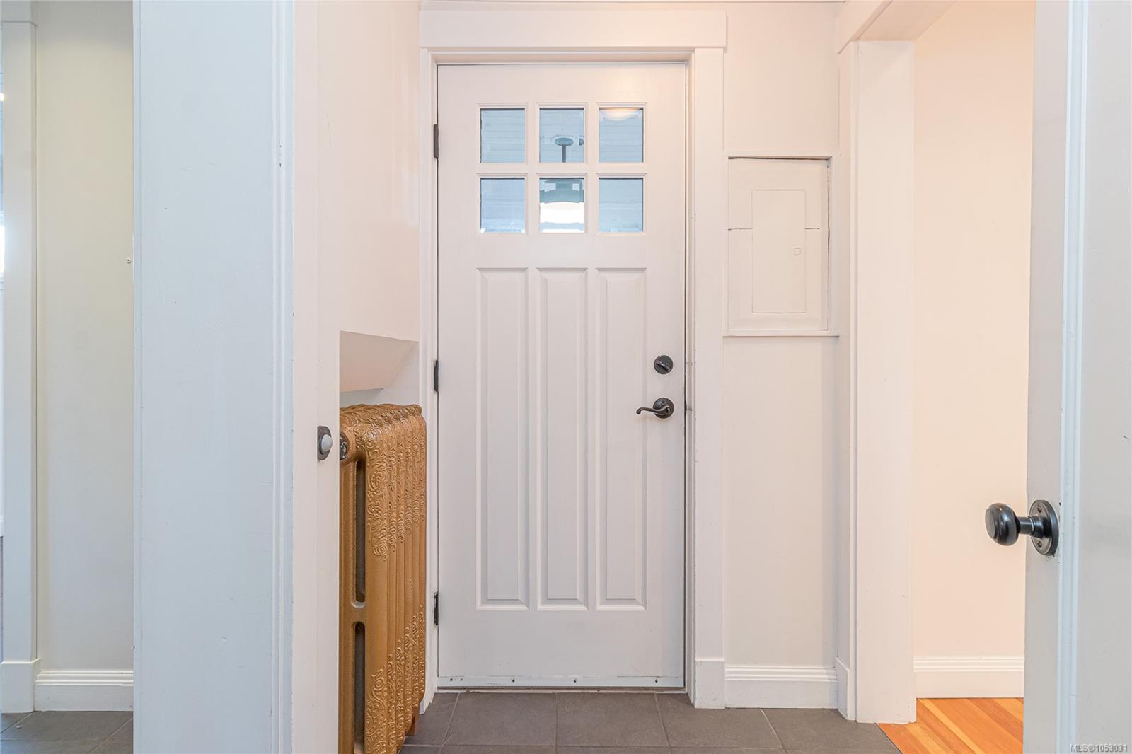 738 Watson St — listing photo 5 of 50
