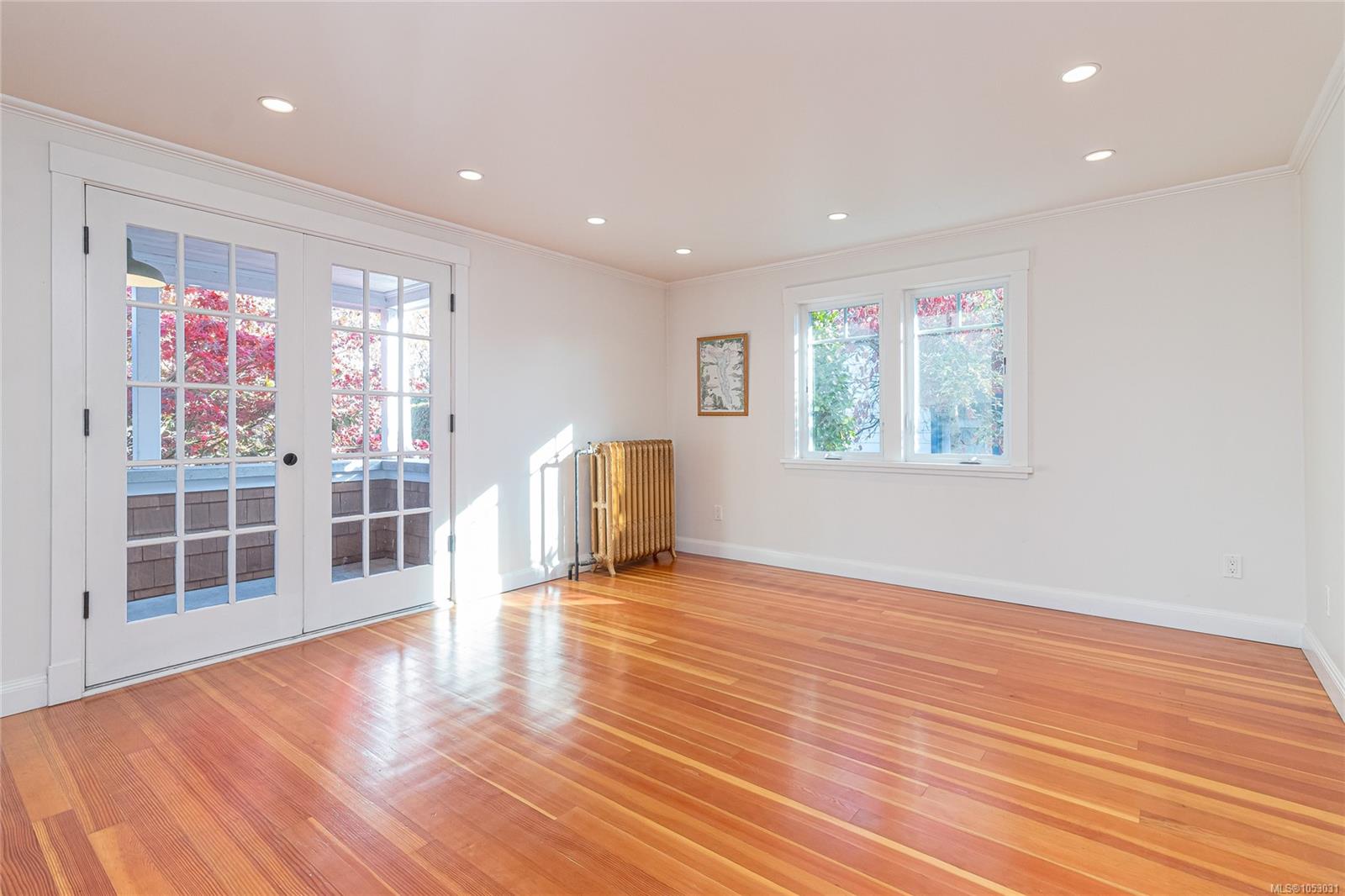 738 Watson St — listing photo 7 of 50