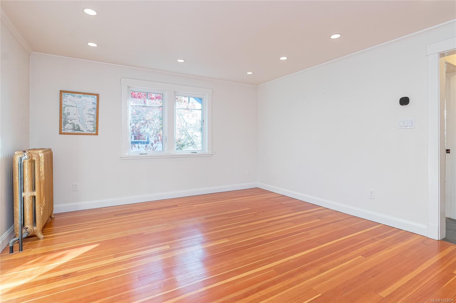 738 Watson St — listing photo 8 of 50