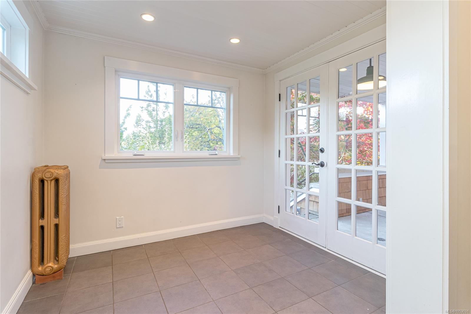 738 Watson St — listing photo 10 of 50