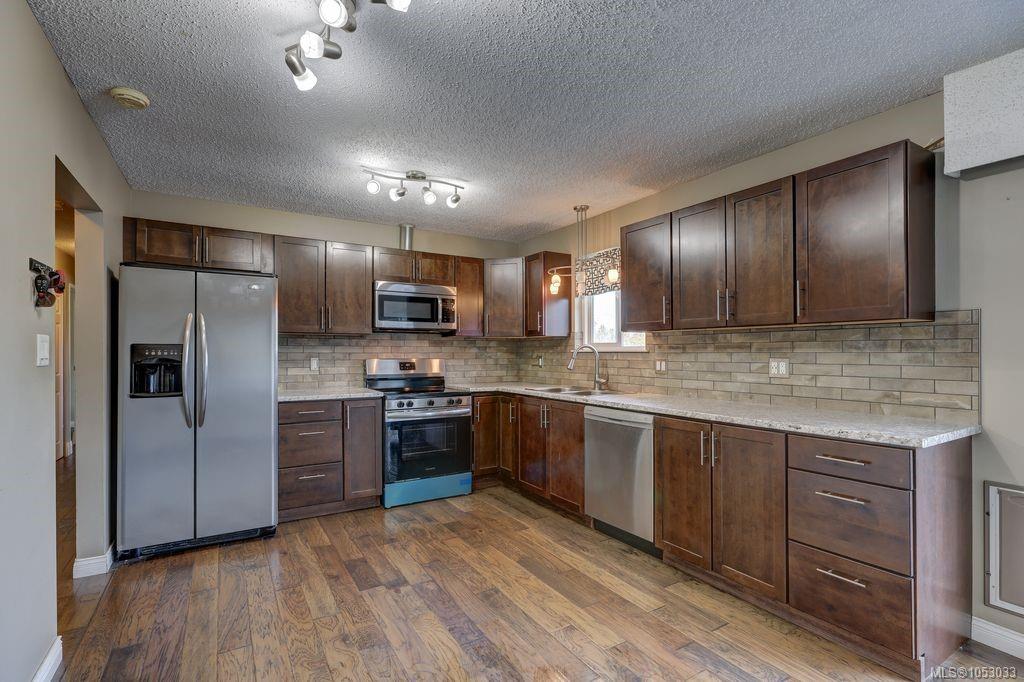 282 Harwell Rd — listing photo 5 of 30