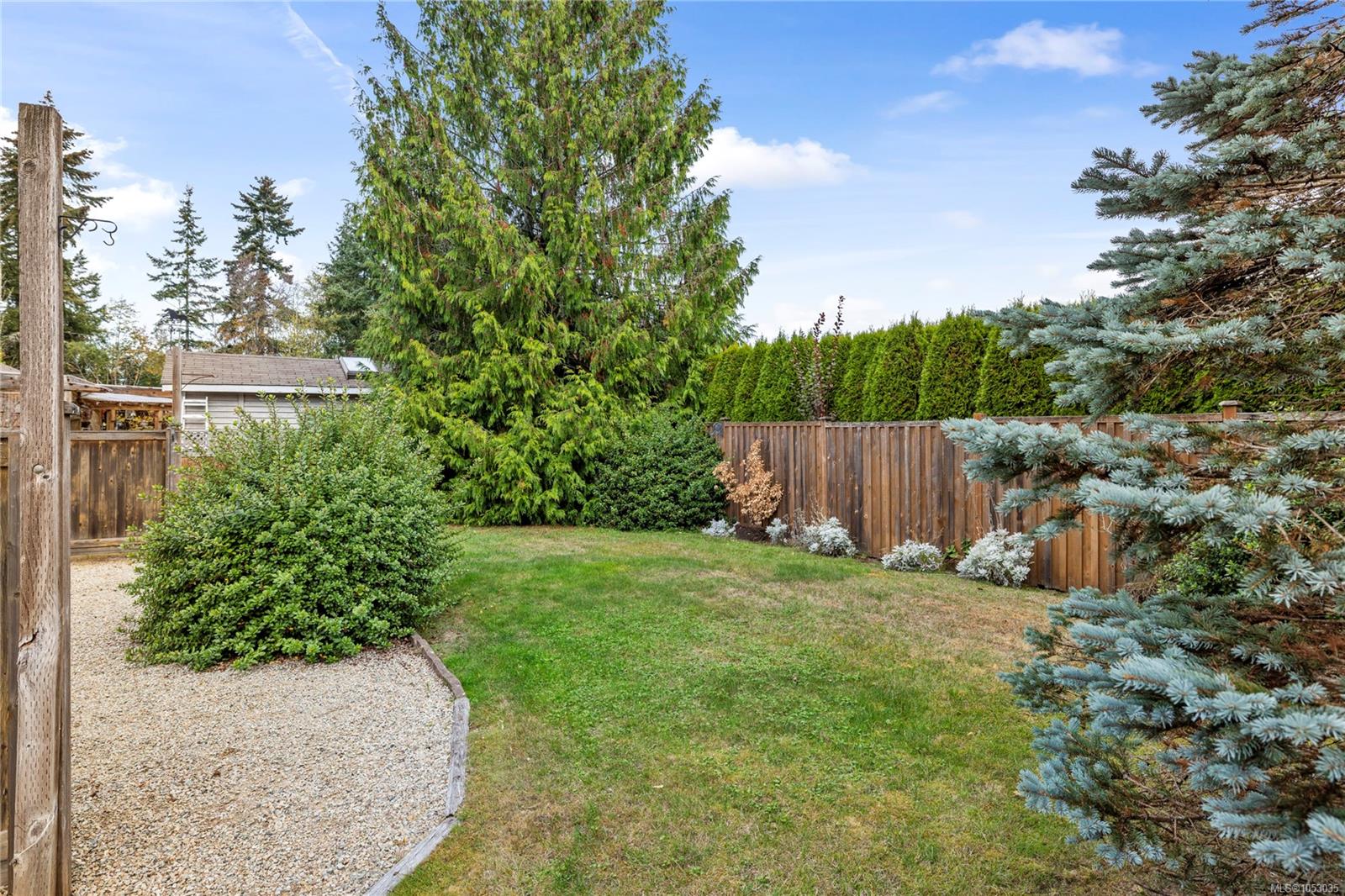 823 Yambury Rd — listing photo 12 of 33