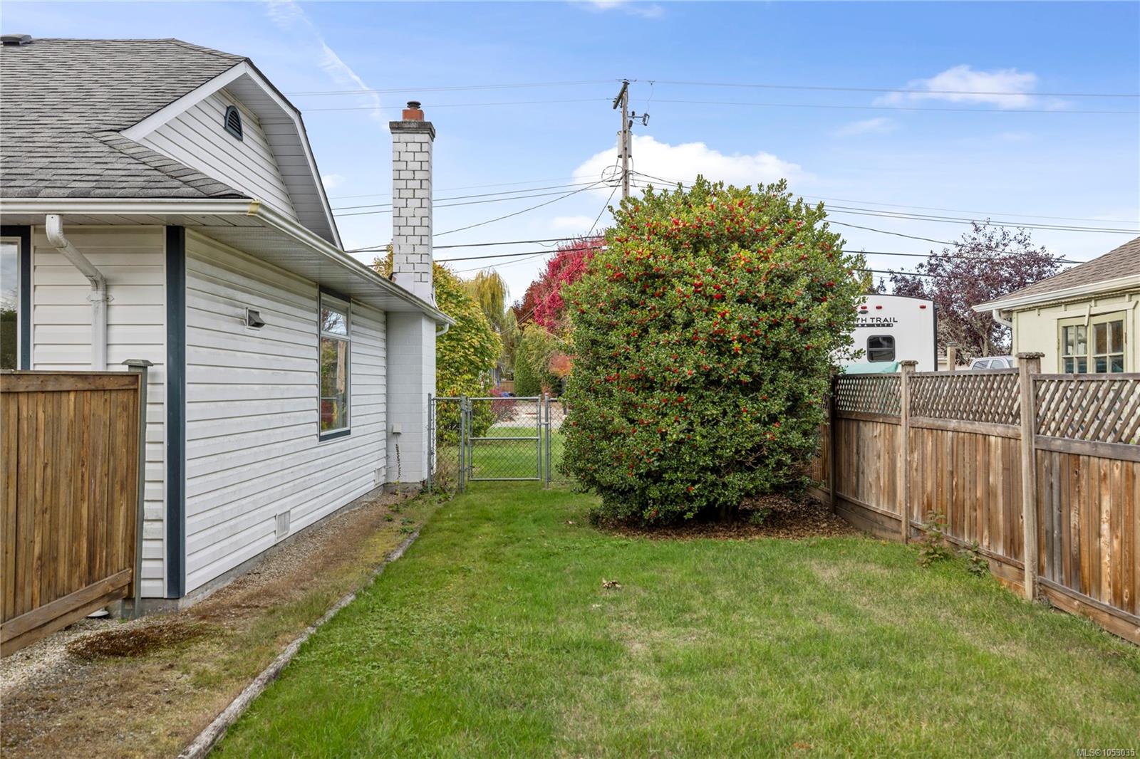 823 Yambury Rd — listing photo 13 of 33