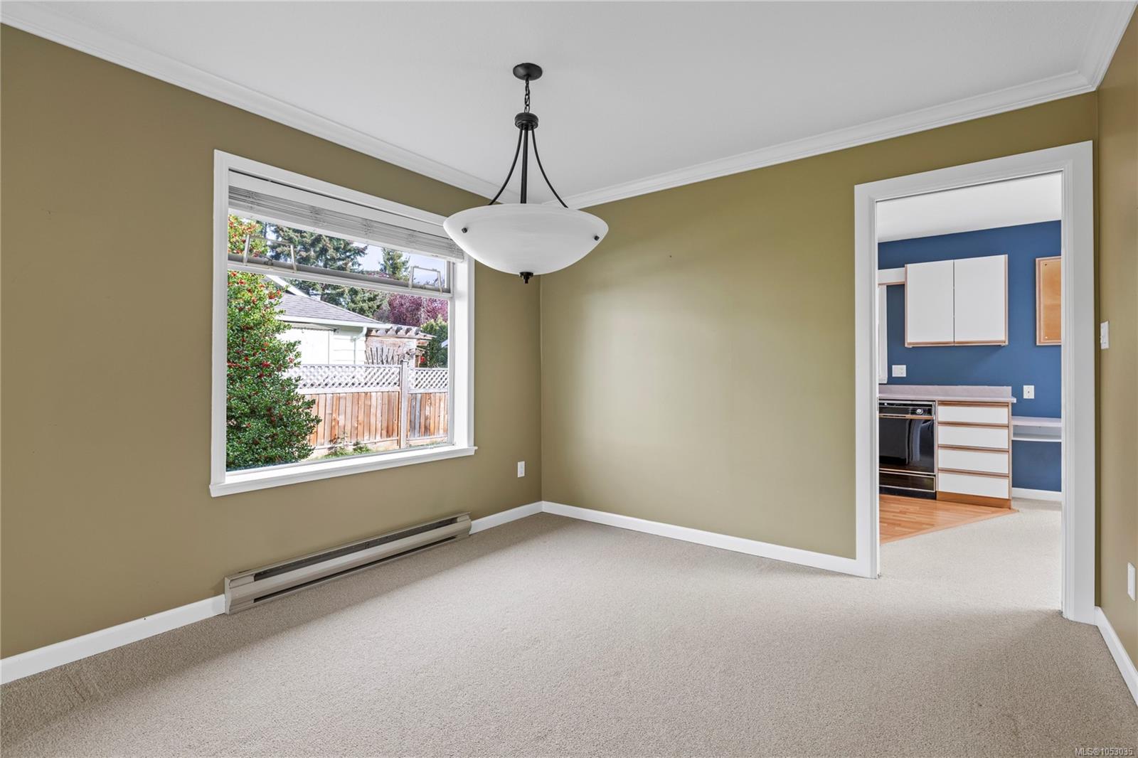 823 Yambury Rd — listing photo 8 of 33