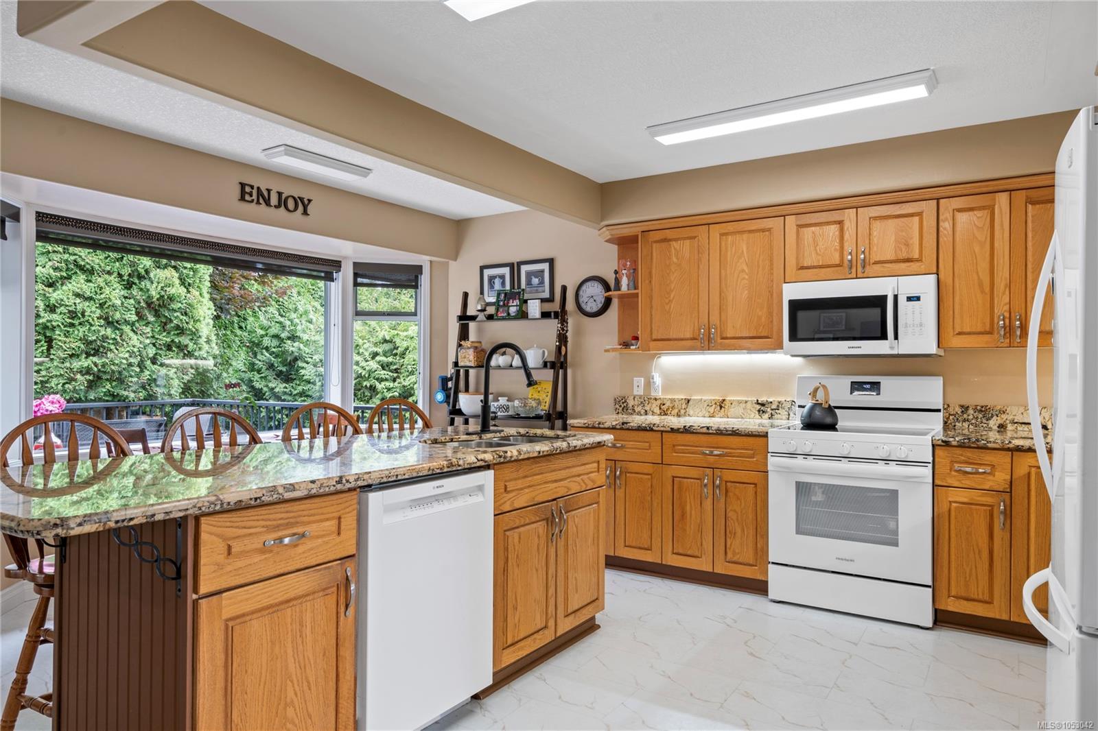 1072 Roberton Blvd — listing photo 12 of 64