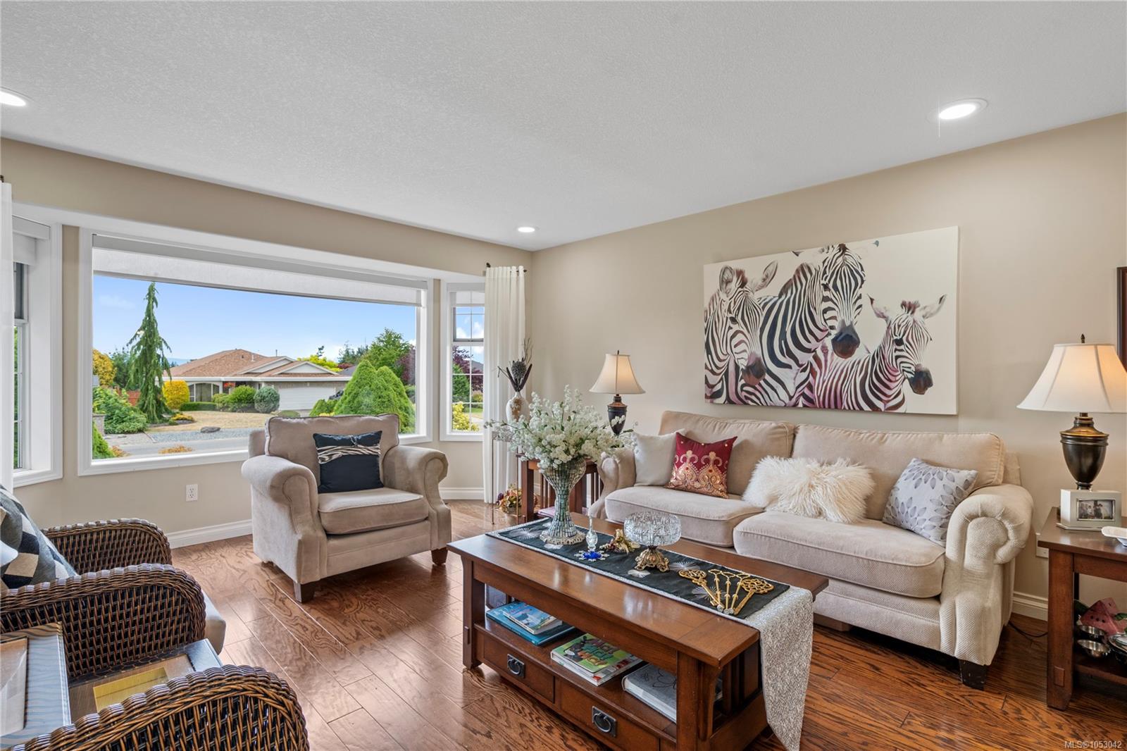 1072 Roberton Blvd — listing photo 7 of 64