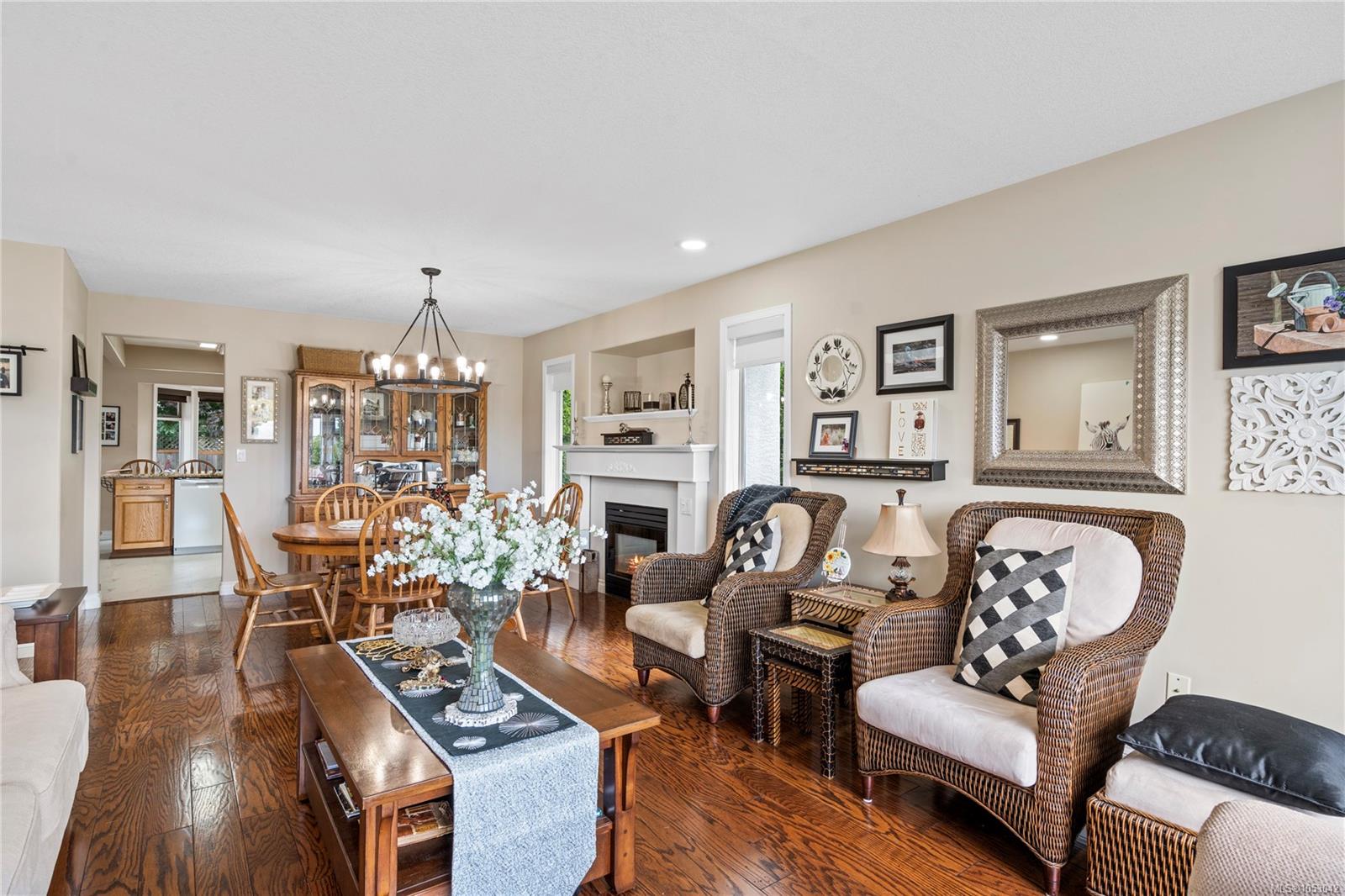 1072 Roberton Blvd — listing photo 8 of 64