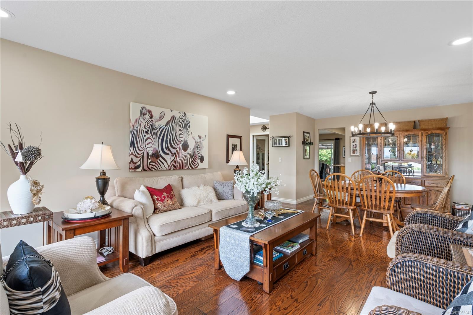 1072 Roberton Blvd — listing photo 9 of 64