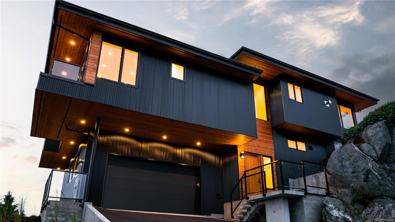 3700 Kootenay Pl — listing photo 6 of 95