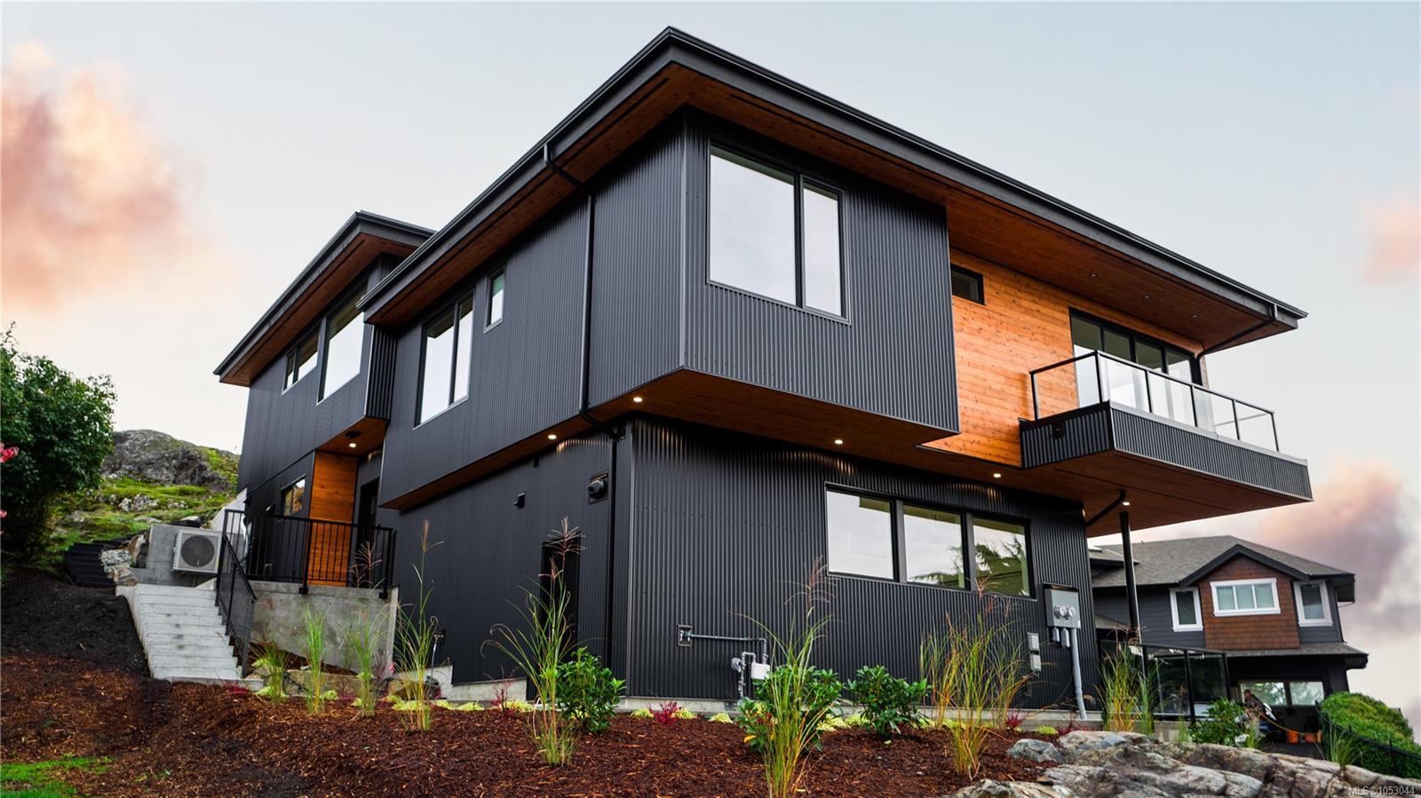 3700 Kootenay Pl — listing photo 8 of 95