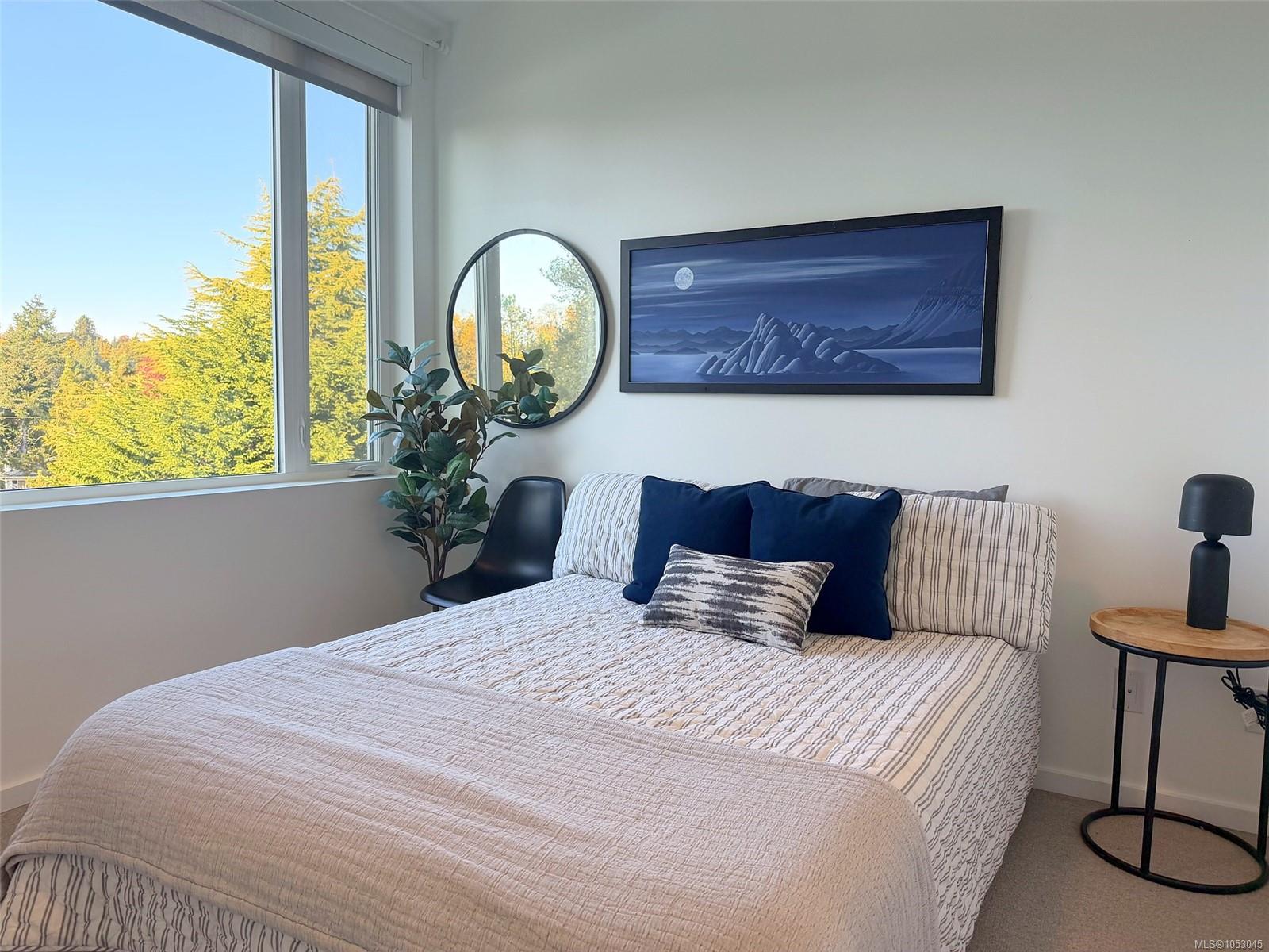 105-1720 Fairfield Rd — listing photo 11 of 33