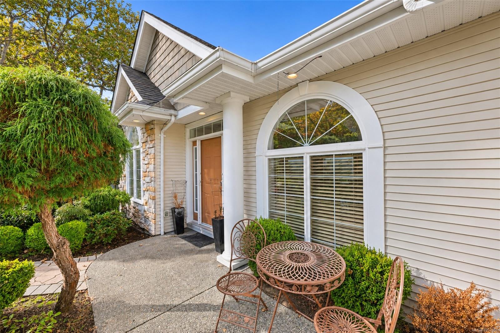 6097 Chippewa Rd — listing photo 11 of 83