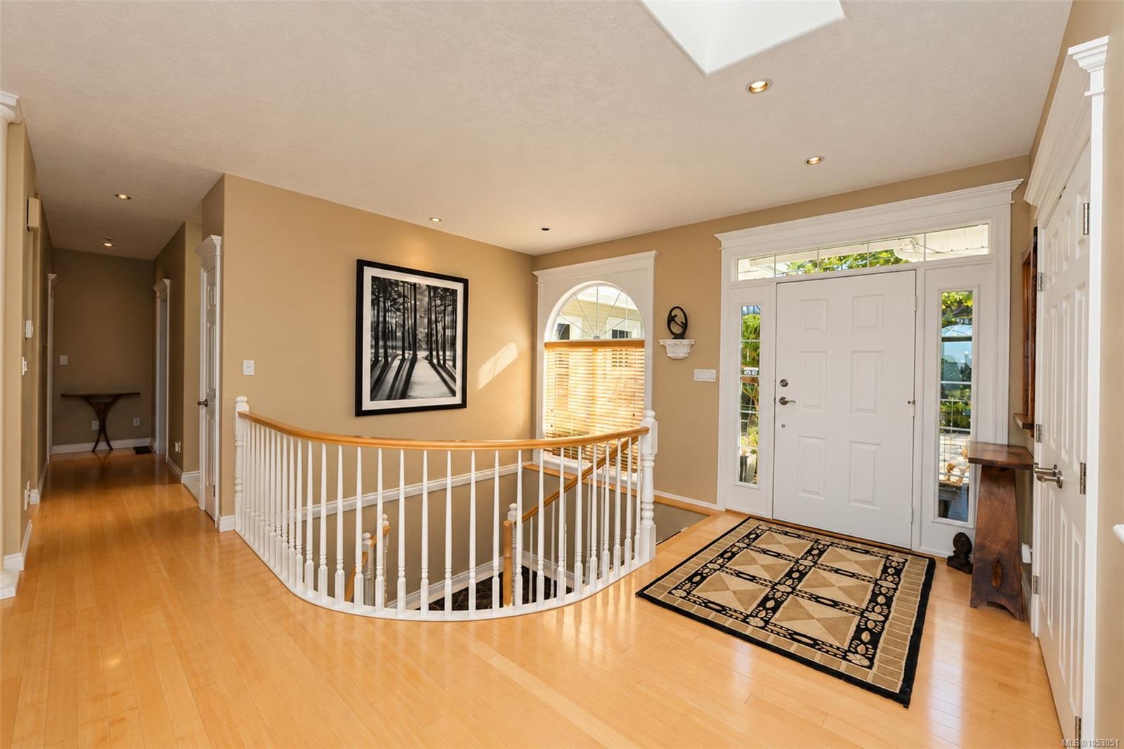 6097 Chippewa Rd — listing photo 12 of 83