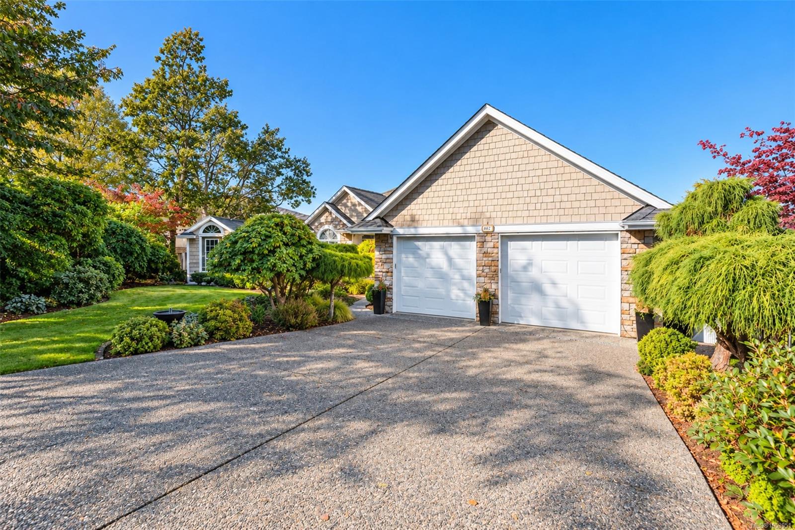 6097 Chippewa Rd — listing photo 5 of 83