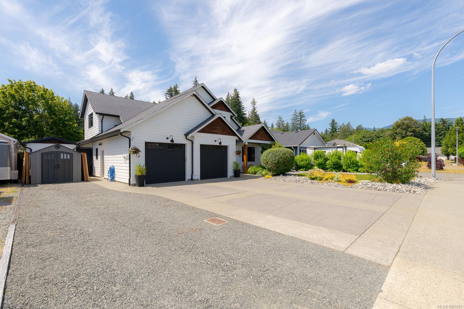 5546 Woodland Cres — listing photo 4 of 77