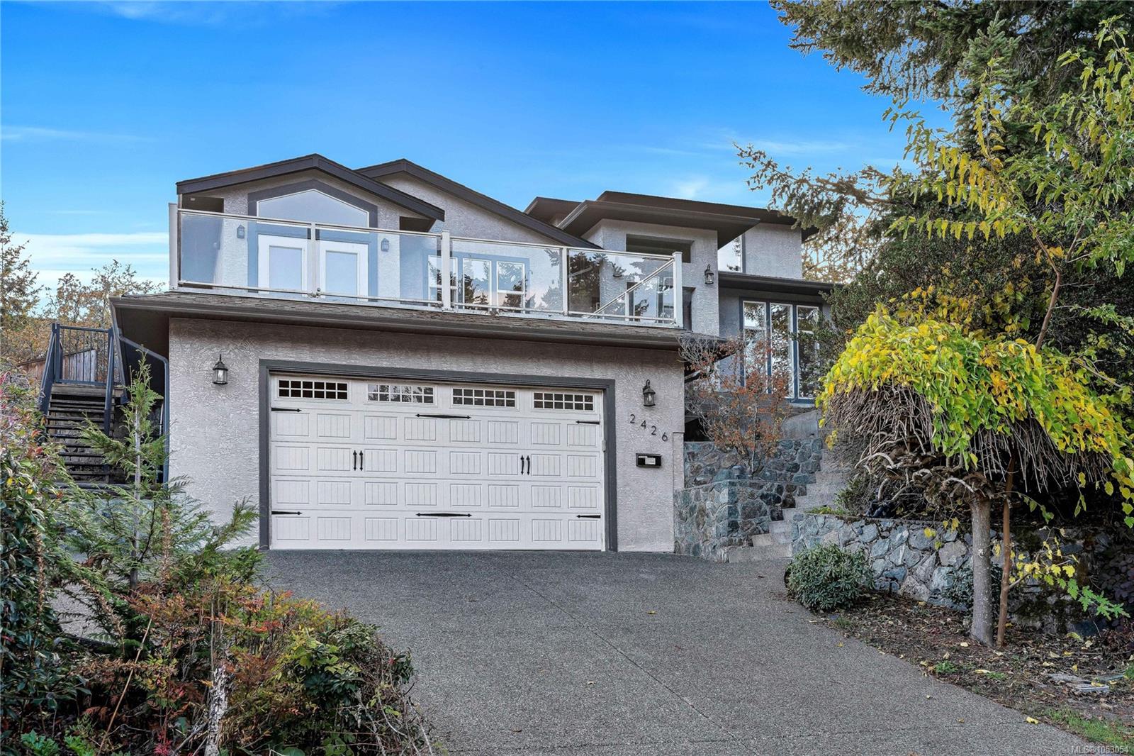 2426 Selwyn Rd — listing photo 2 of 33