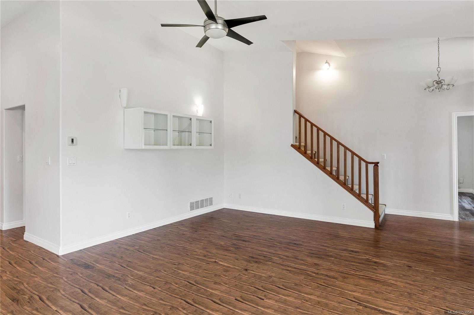 2426 Selwyn Rd — listing photo 14 of 33