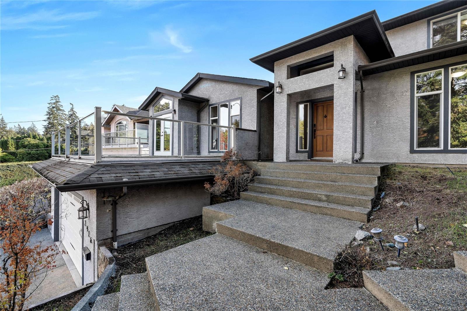 2426 Selwyn Rd — listing photo 4 of 33