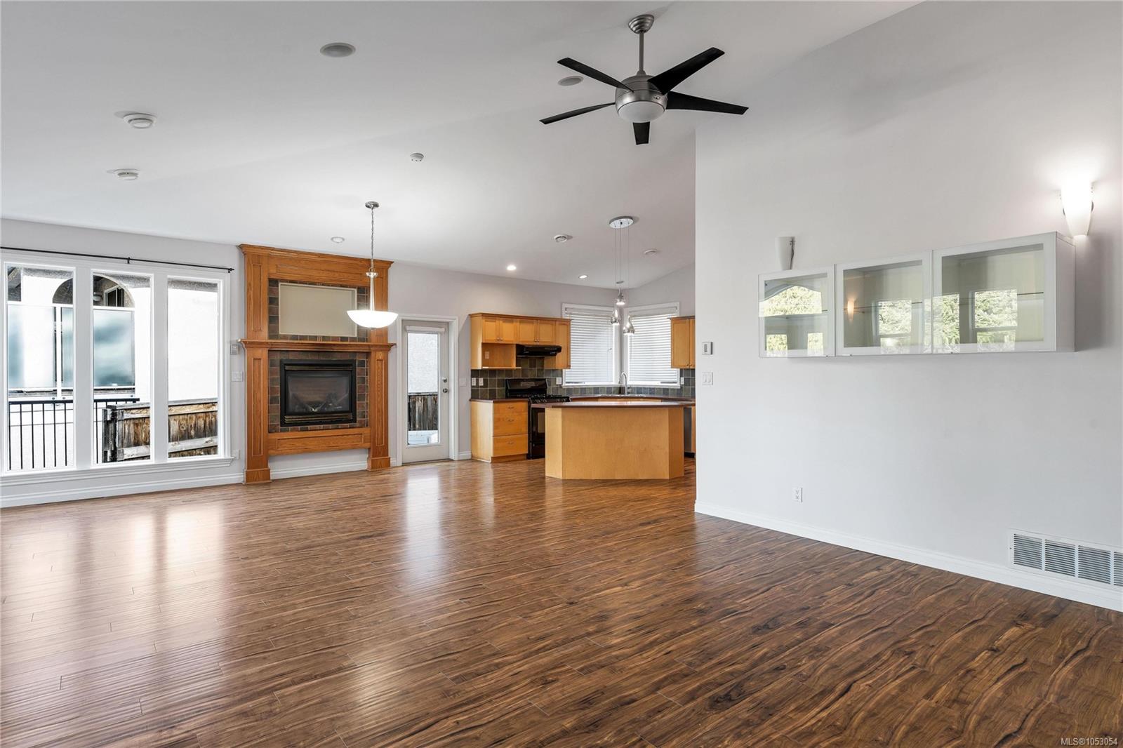2426 Selwyn Rd — listing photo 5 of 33