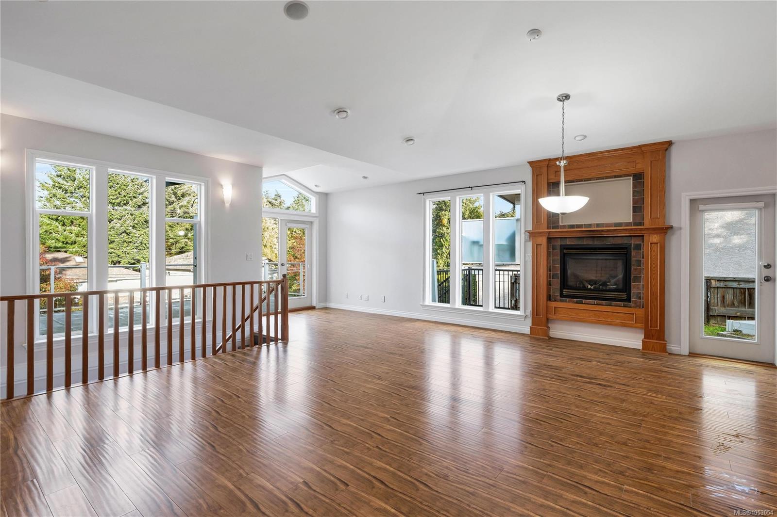 2426 Selwyn Rd — listing photo 6 of 33