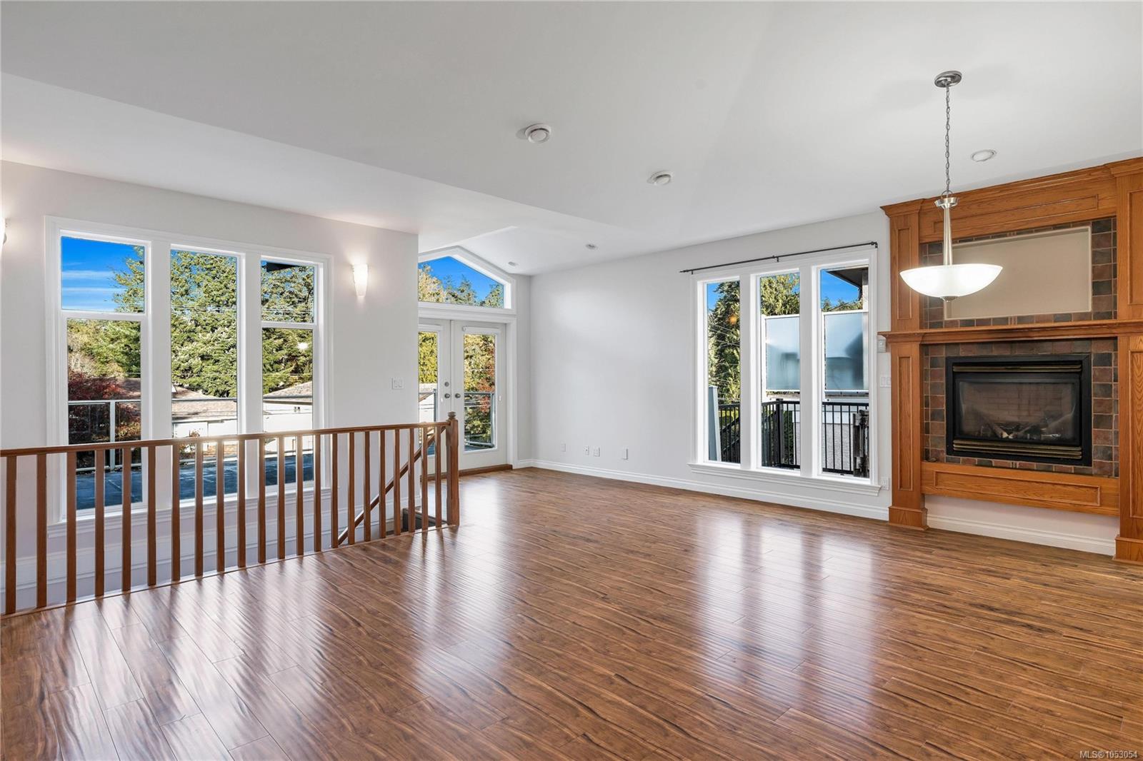 2426 Selwyn Rd — listing photo 7 of 33